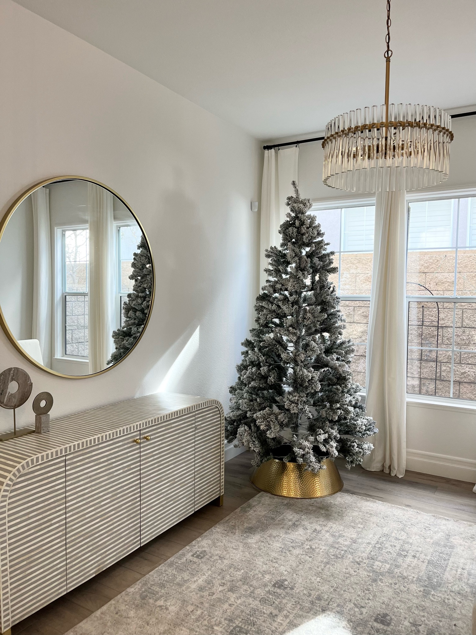 Christmas tree

#LTKhome #LTKHoliday #LTKSeasonal
