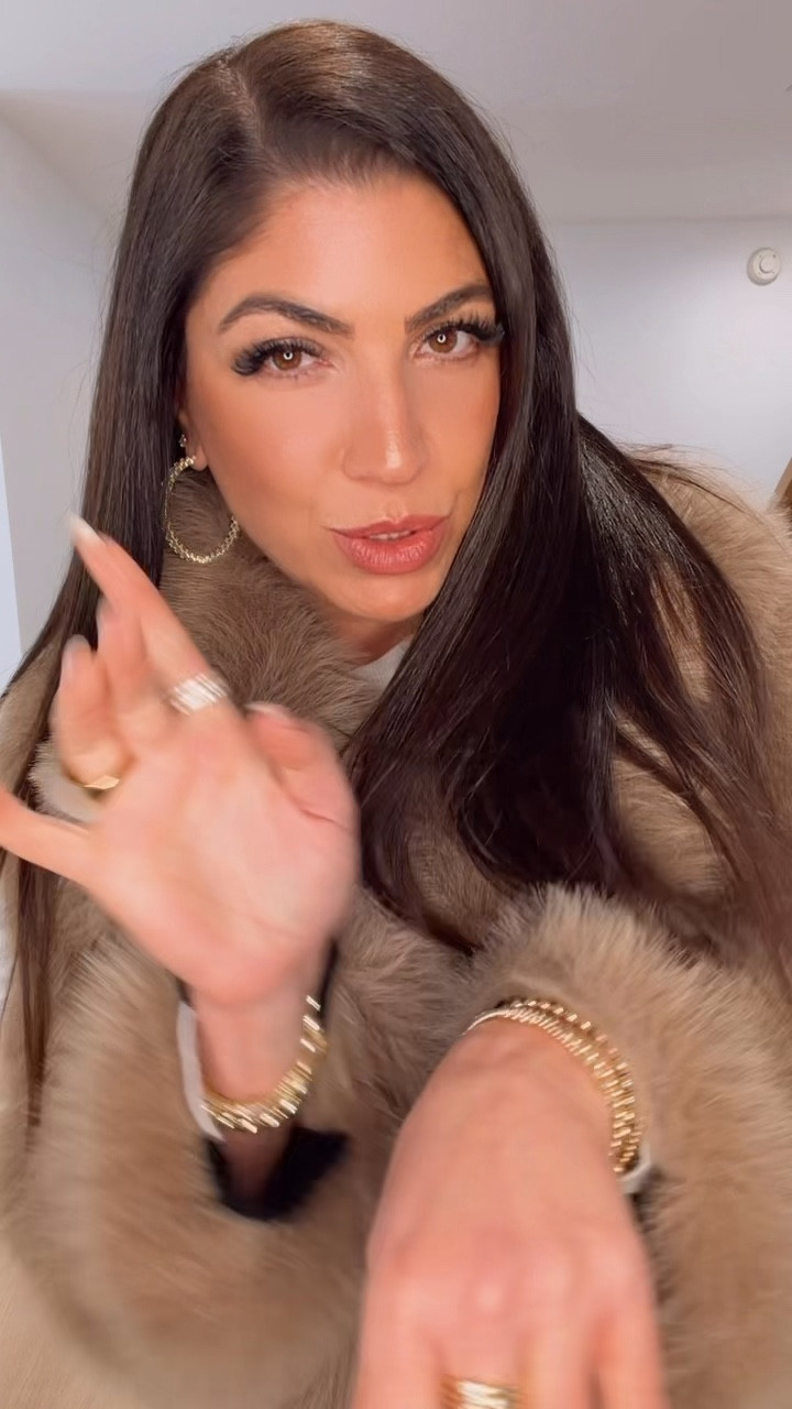 This coat is epic! 

Use code DOREENSAVE35 



#LTKSeasonal #LTKdayinmylife #LTKmomlife