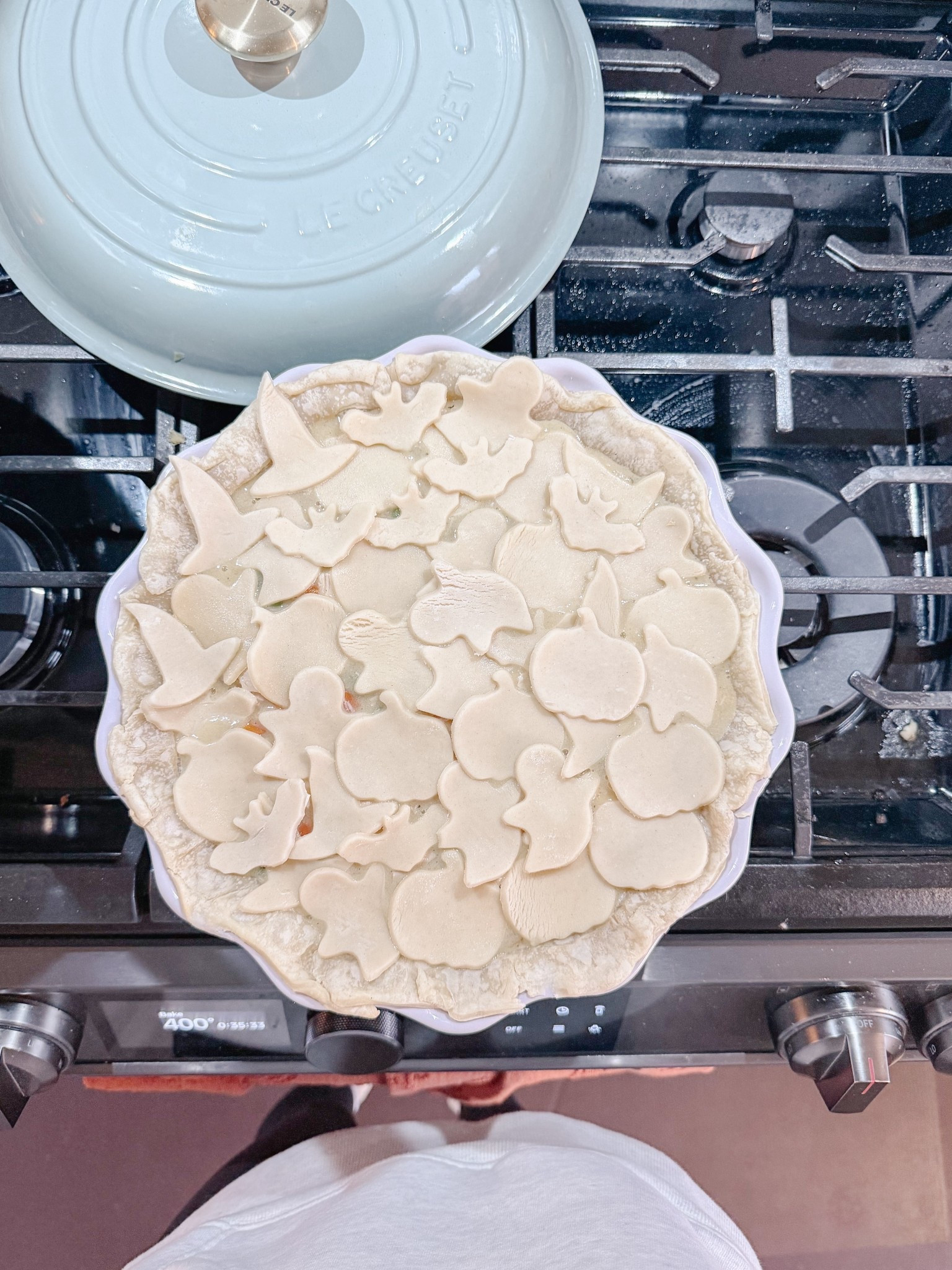 a festive chicken pot pie. this would also be so cute for apple pie this thanksgiving or Christmas! 

#LTKSeasonal #LTKHoliday #LTKHome