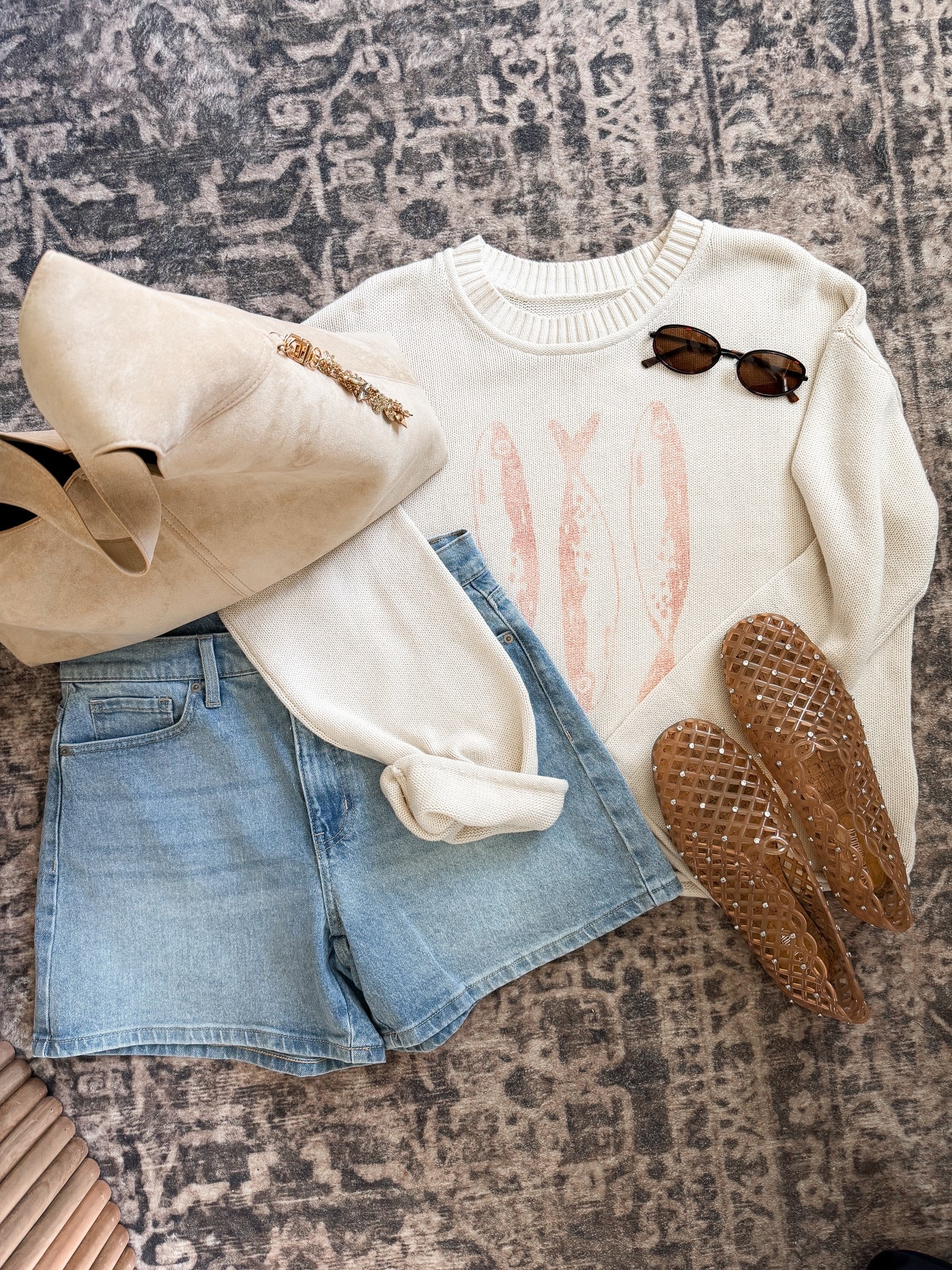 This sweater is the absolute cutest! 