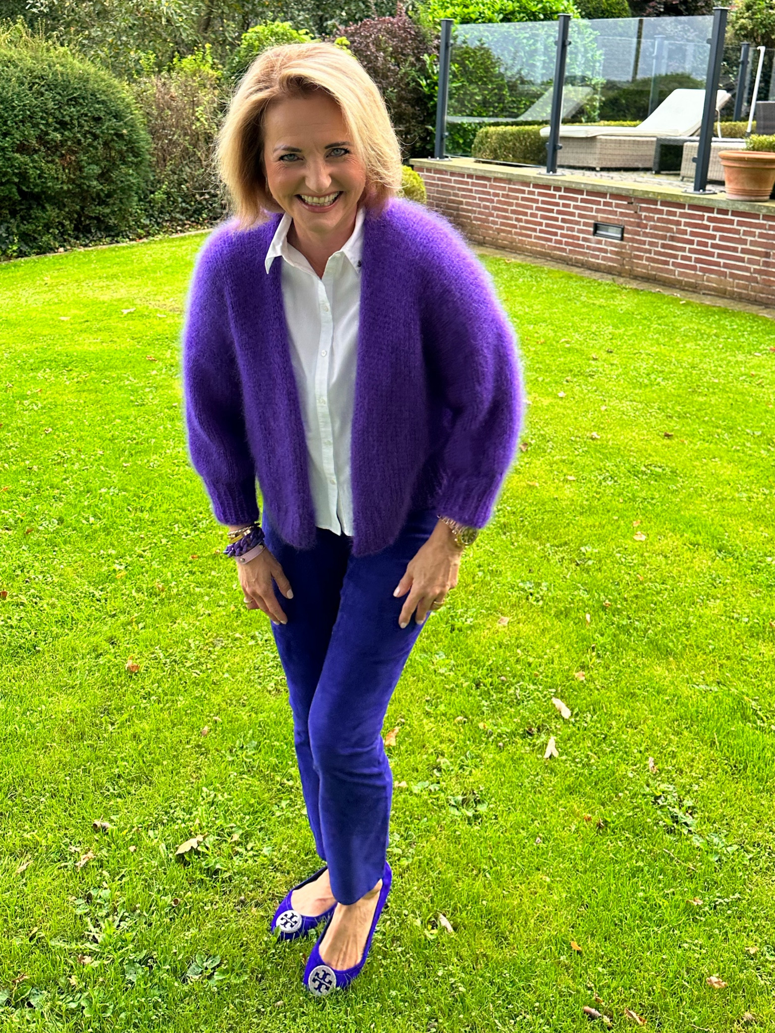 Selbstgestrickte Nitiknitti-Jacke, Lederhose Arma, Ballerina Story Burch 