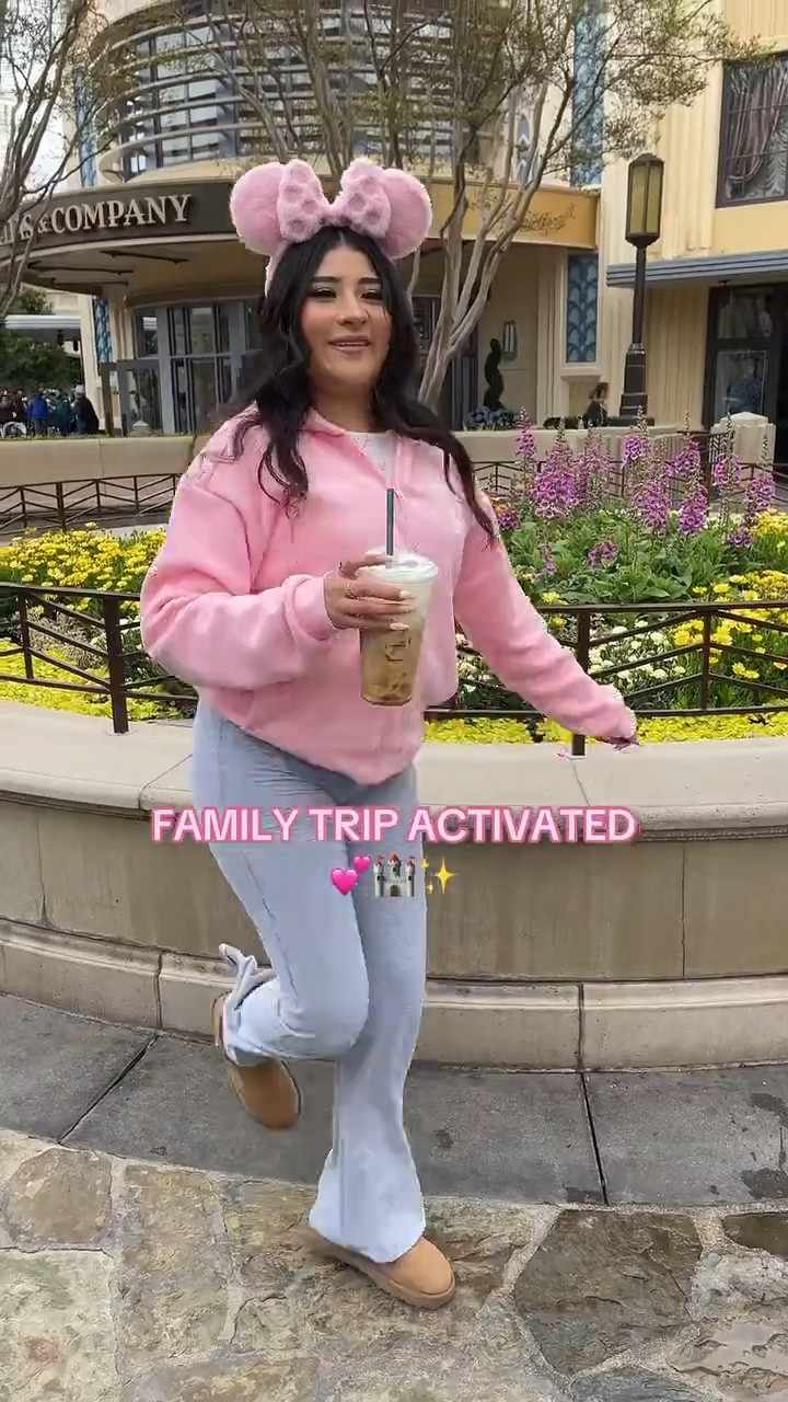 When you wake up early for Disney🩷✨ Your sign to book your next Disney trip💕🏰🎀
.
.
.
#disney #disneyland #explorepage✨ #familyfun #pinkoutfit #pink

#LTKStyleTip #LTKU #LTKFindsUnder100