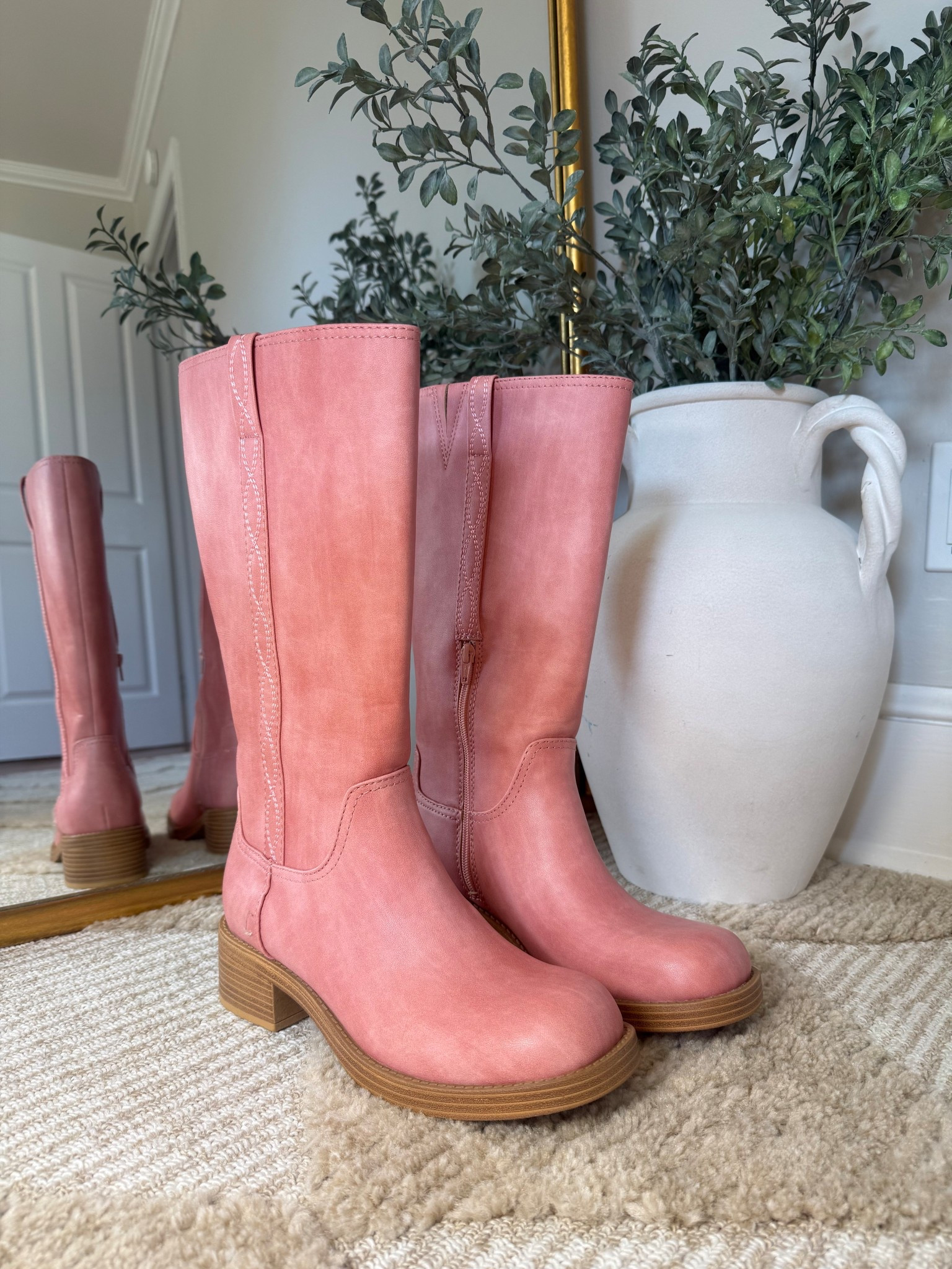 No like I’m obsessed!! AND they fit my 16 inch calf 🎉 
