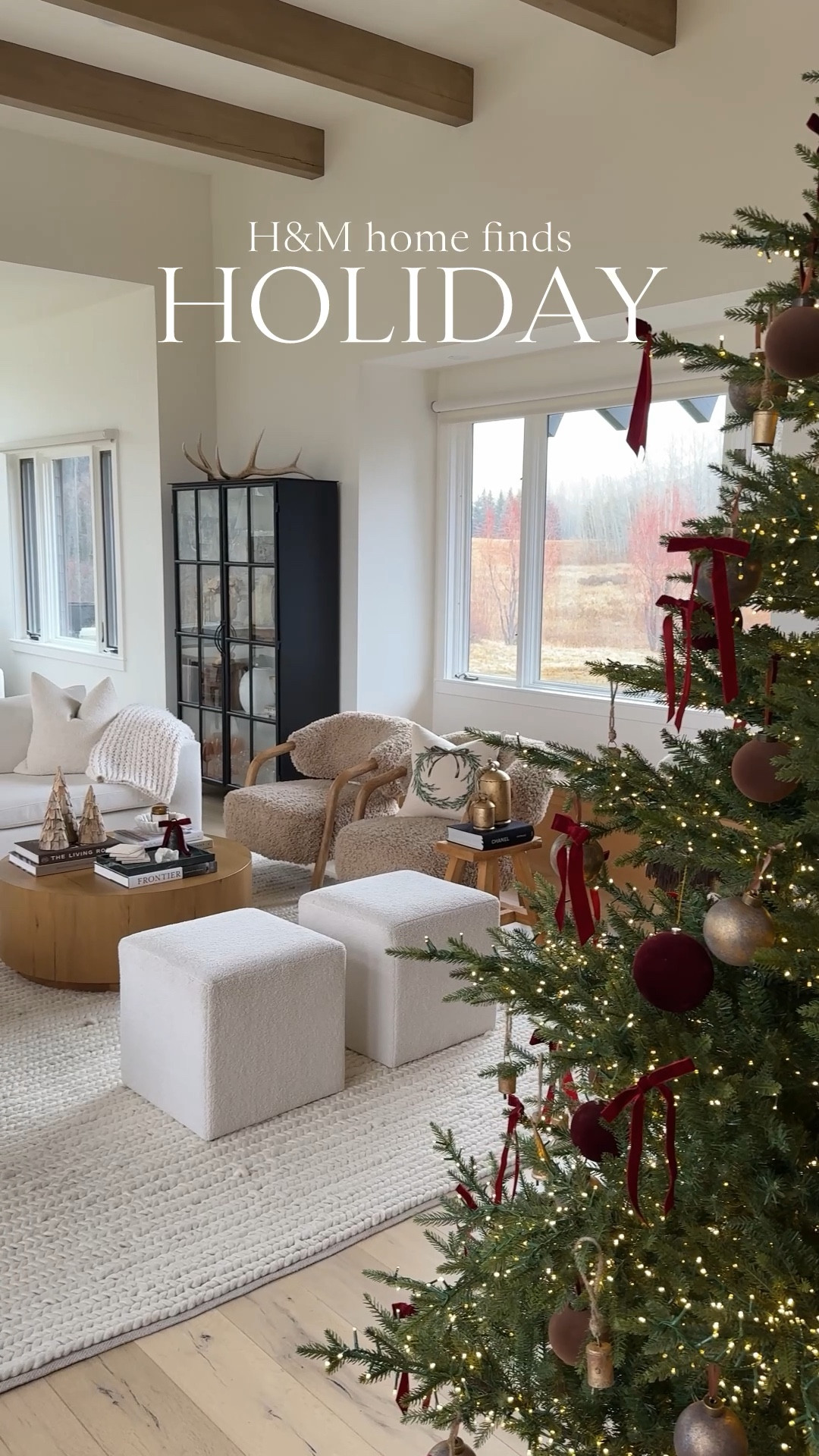 HOLIDAY \ festive H&M home goodies I’m loving💫 
+ wreath pillow cover $10
+ wool plaid blanket $49
+ holiday tea towel $9
+ bow & merry napkins $15 set 

Christmas living room
Decor 
Kitchen 

#LTKFindsUnder50 #LTKHoliday #LTKHome