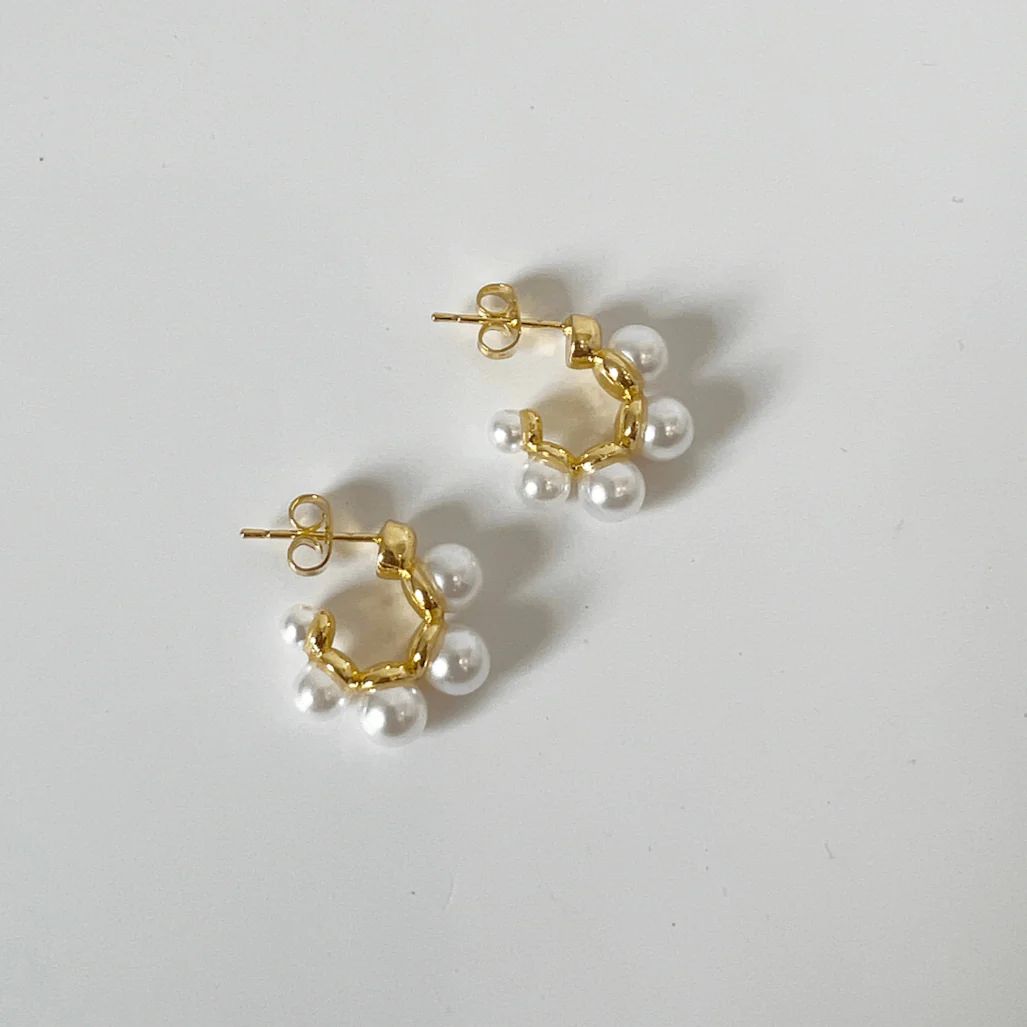 Talia Pearl Hoops

















      No reviews 






      
  
    
      
$48.00 | Truly Blessed Jewels
