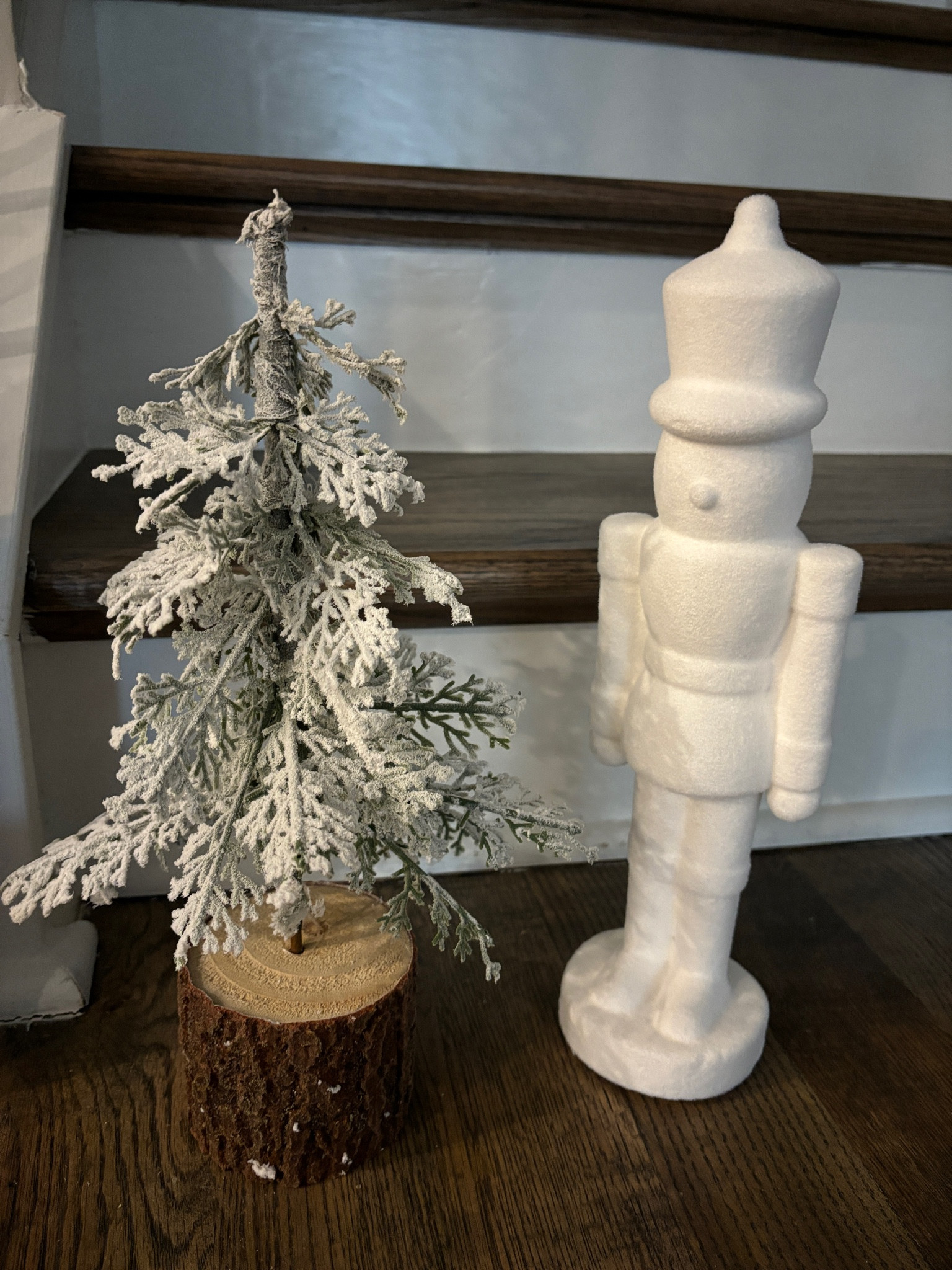 Cutest Walmart Christmas decor 

Flocked Christmas tree, flocked nutcracker, My Texas House

#LTKHome #LTKHoliday #LTKSeasonal