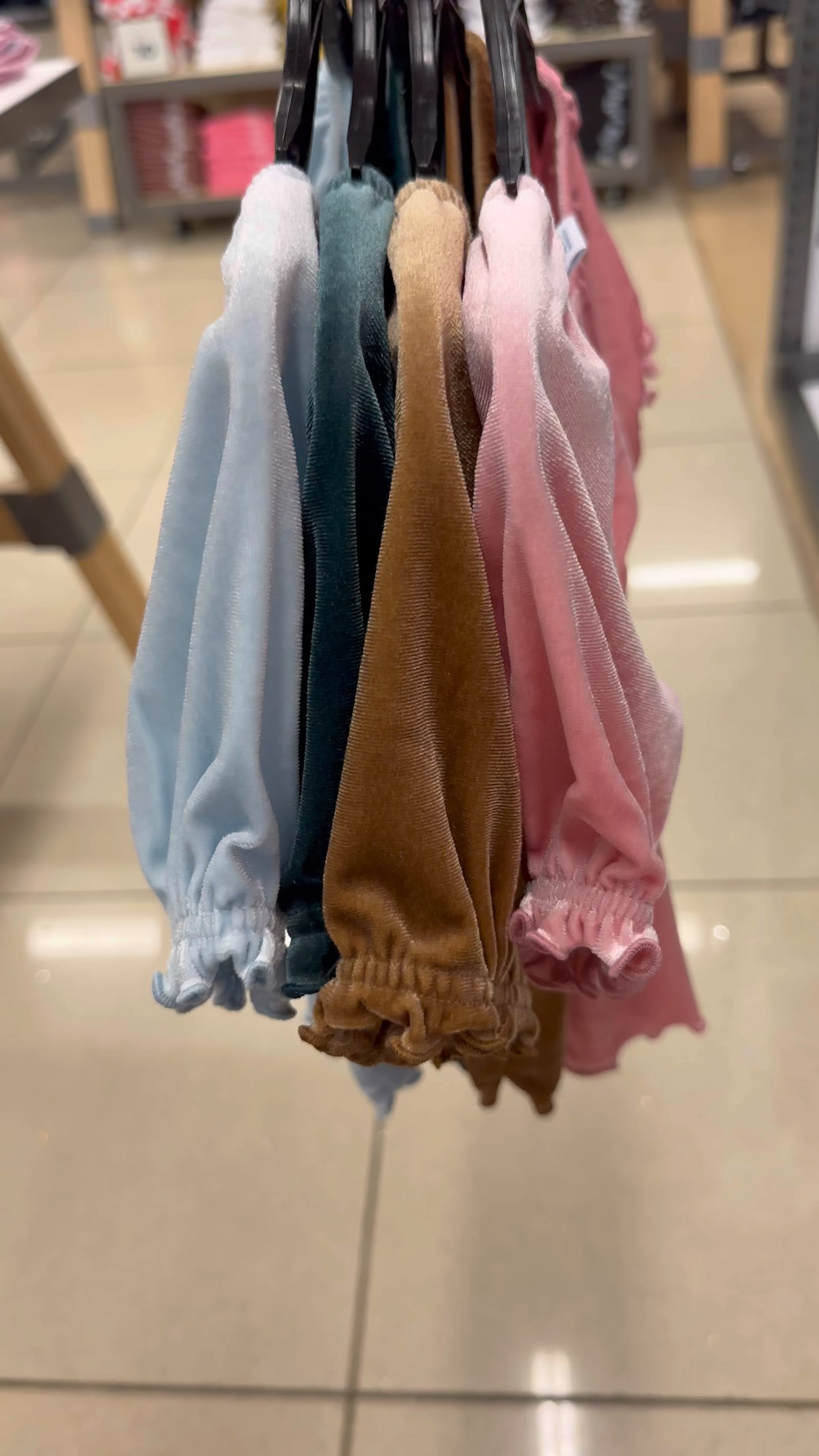 Give me all the velvet for girls 🥺 The cutest puff sleeve tops! 🤍#oldnavy #oldnavystyle #girlfashion #girlmom #babygirl #toddlergirl #kidsfashion

#LTKBaby #LTKKids #LTKBump
