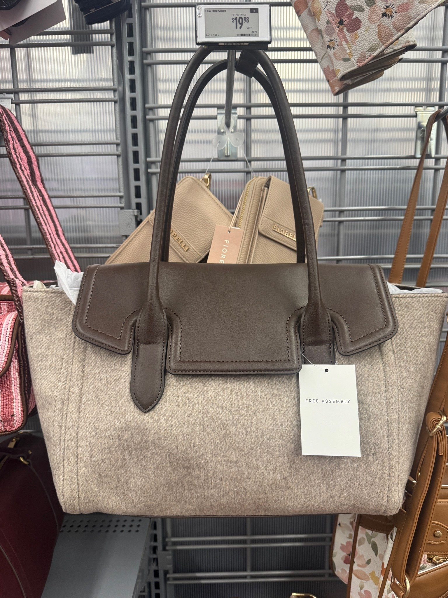 This bag from @Walmart 😍🤎🍂

#LTKmomlife #LTKootd #LTKdayinmylife