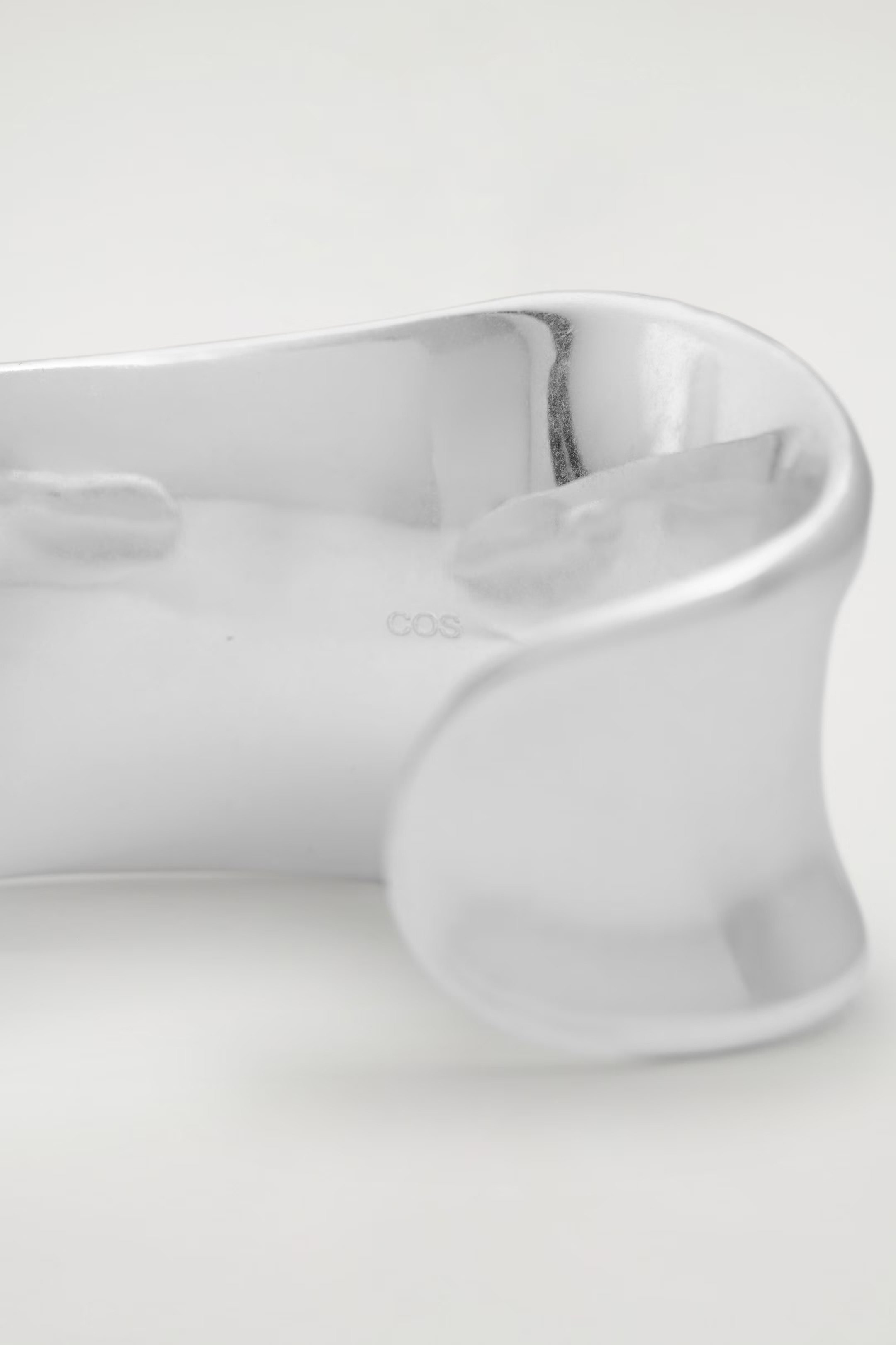 SCULPTED BRUSHED CUFF - SILVER | COS | COS (EU)