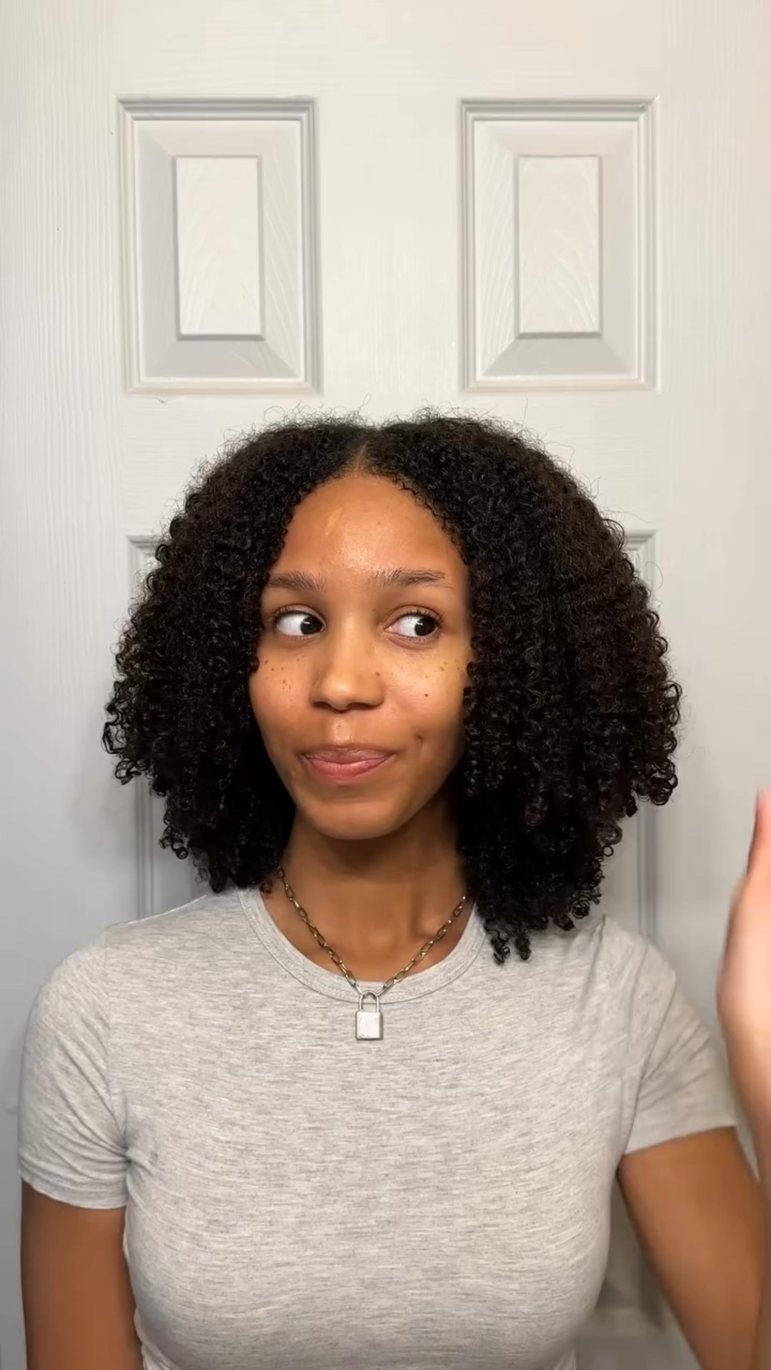 ep 2: is it HELLO or HELL NO? 😭⬇️

don’t shrink and frizz patrol did they thing or whatever ❤️
@auntjackiescurlsandcoils 

#shinycurls #curlyhair #naturalhairstyle #washngo