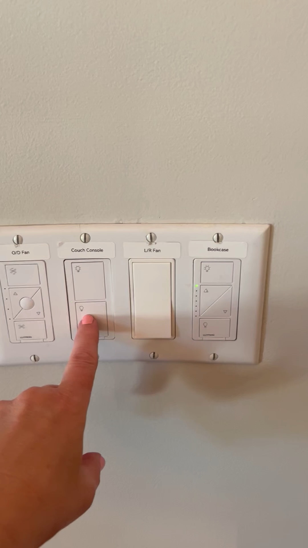 Unlabeled switches and no dimmers make it impossible to control the mood of a room. Label your switches so every light has a purpose and add dimmers to instantly shift from bright and functional to soft and ambient. This is one of the simplest upgrades that makes your home feel intentional, calm, and beautifully lit at any time of day.

Shop my go to lighting upgrades on my LTK and save this for your next home update

#AmandaAndCoDesign #LightingDesign #BeachHomeStyle

#LTKHome #LTKdayinmylife #LTKselfcare