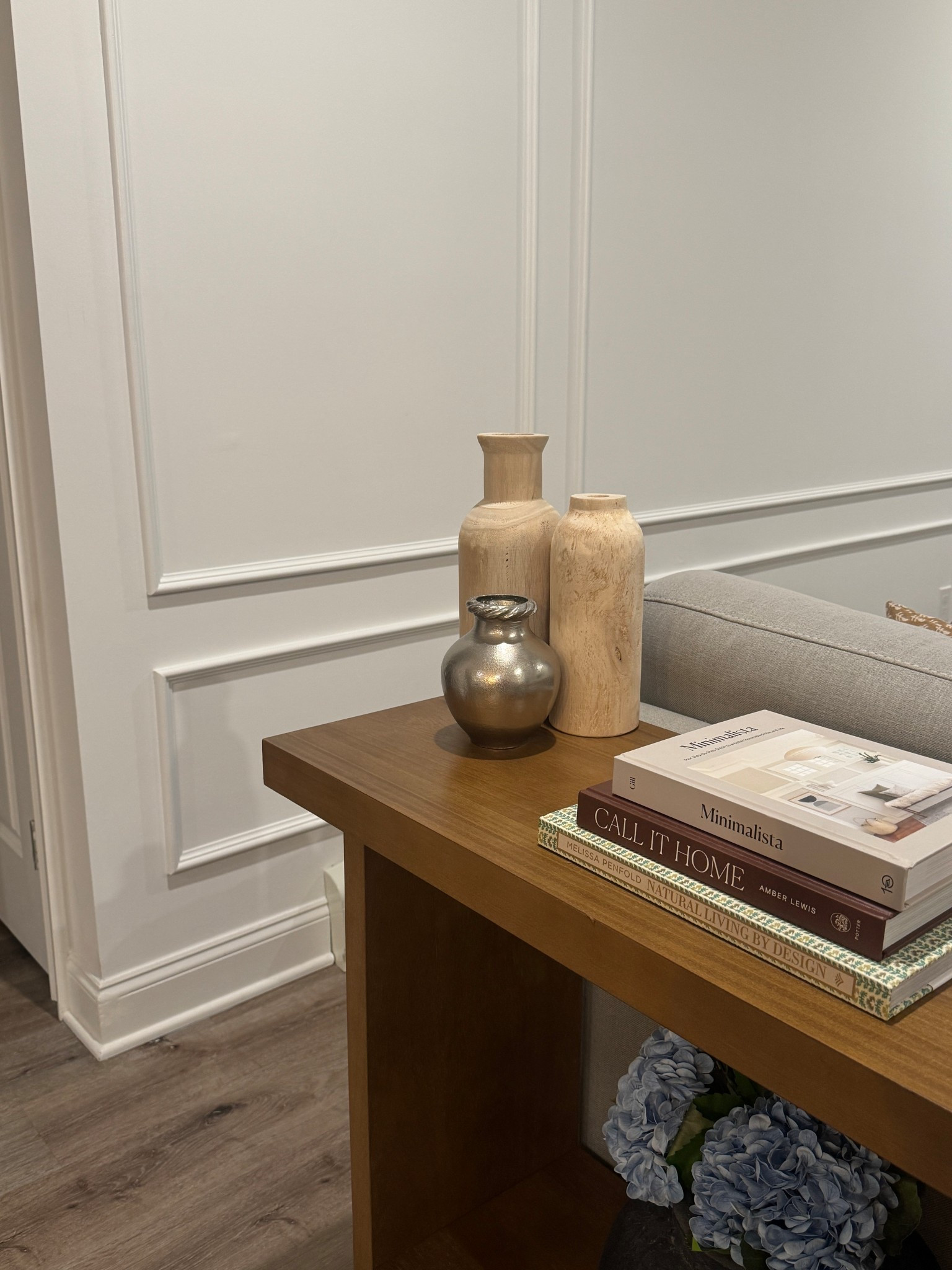 How cute is my new mini silver vase! Also comes in a larger size from target✨

Home decor, spring home finds, target finds, home inspo

#LTKHome #LTKSaleAlert #LTKdayinmylife