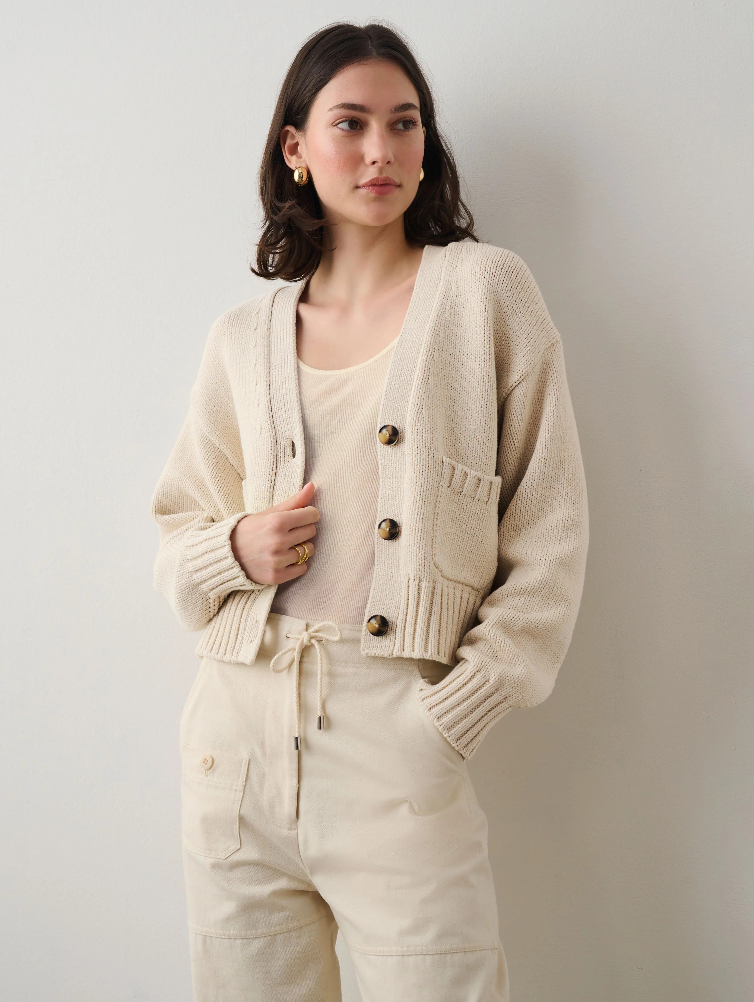 White + Warren Cotton Shrunken Pocket Cardigan Sweater in Natural size Medium | White and Warren