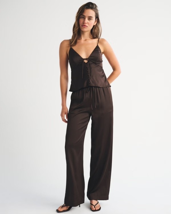 An absolute MUST for my fall wardrobe! Can dress it up or down 😍

#LTKootd #LTKSeasonal #LTKmomlife