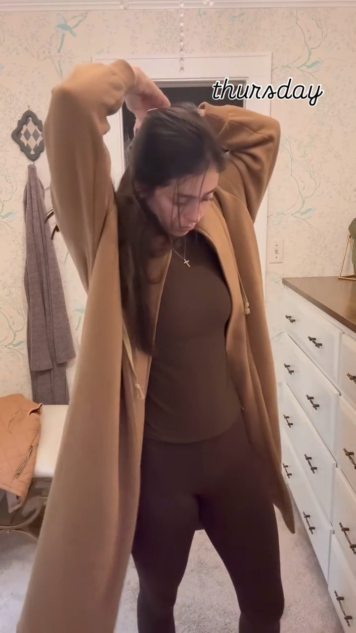 my usual outfits of the week as a sahm of 4 who’s bouncing between working out and being on the go! 

i’ll be linking as much of these items as i can in my story, so be sure to check there or comment “fits” and i’ll message you the links!

#momof4 #mindfulmotherhood #activewearfashion #dailyfits #momstylelife