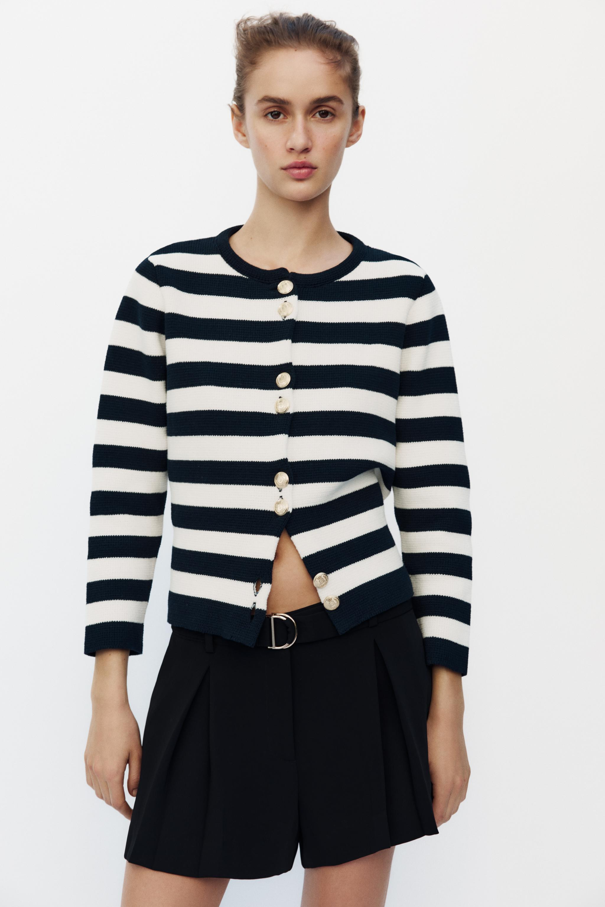 High-waisted shorts with a matching fabric belt. Front pleats detail. Front zip, interior button,... | Zara US