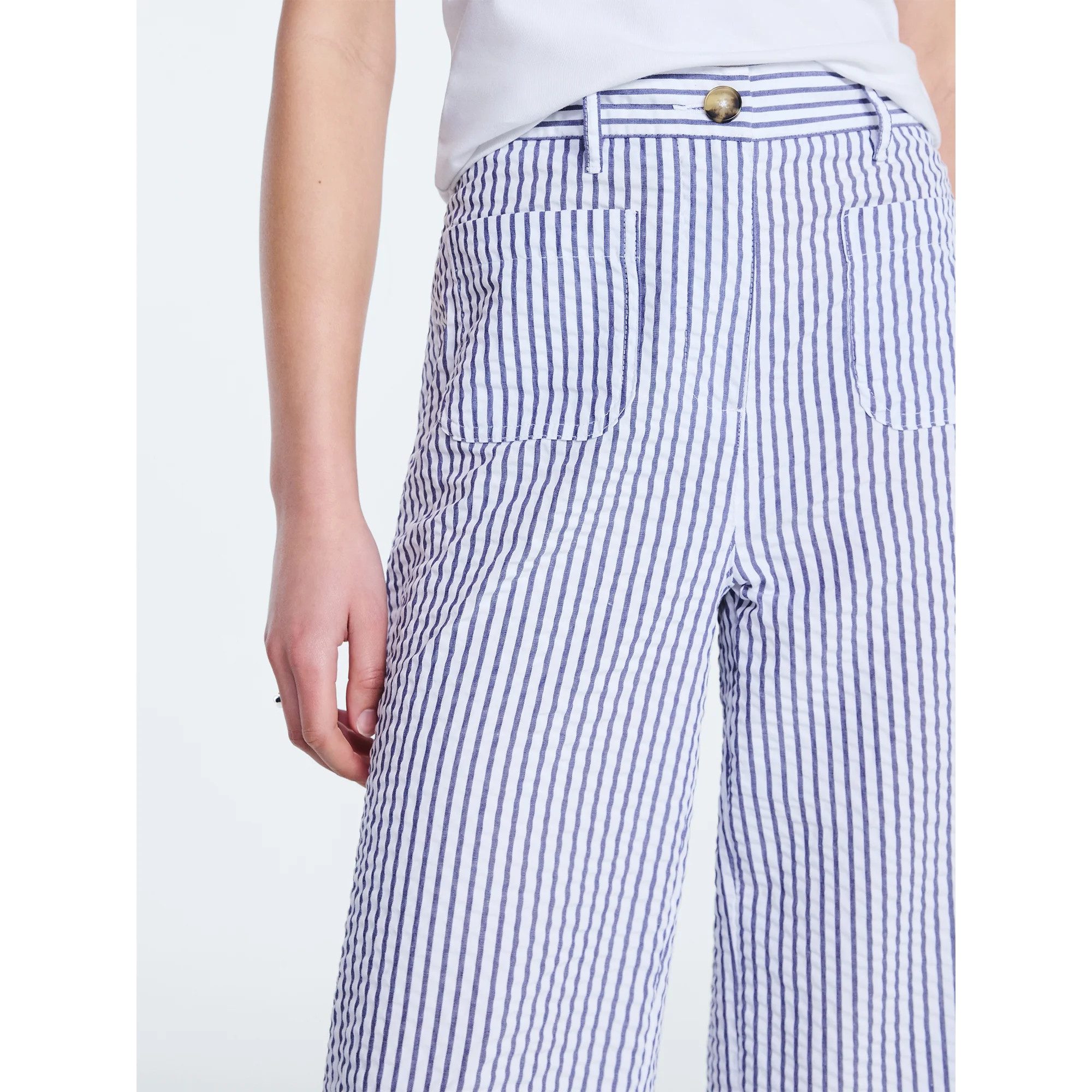 Free Assembly Women's High Rise Cropped Patch Pocket Seersucker Pants, 26" Inseam, Sizes XS-XXL | Walmart (US)