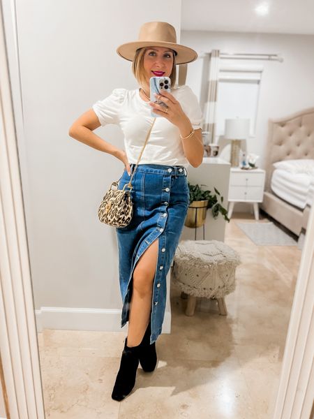 Denim long skirt with buttons, suede boots, wide hat 