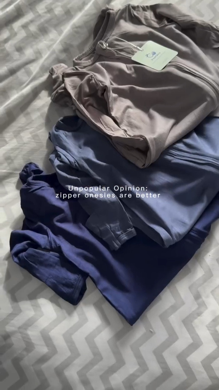 Team zippers! Who wants to deal with buttons in the middle of the night??

Onesies from @yoofoss on Amazon! 

#momlife #motherhood #babies

Which do you prefer? 🤔
