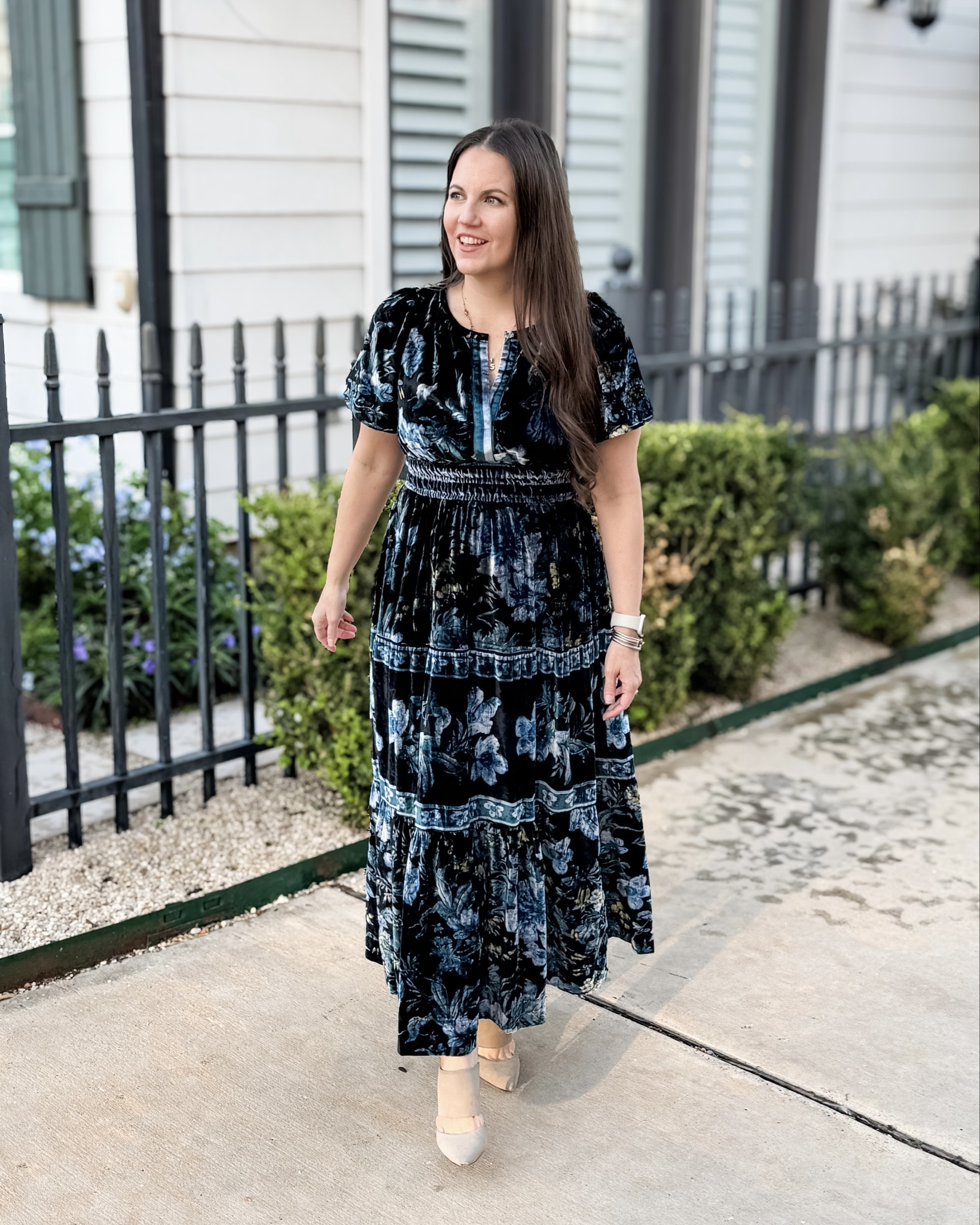 Fall outfit / work outfit / blue and black velvet dress / short sleeve maxi dress / wedding guest dress / petite dresses / work wear / office outfits / date night outfit 



#LTKSeasonal #LTKHoliday #LTKWorkwear