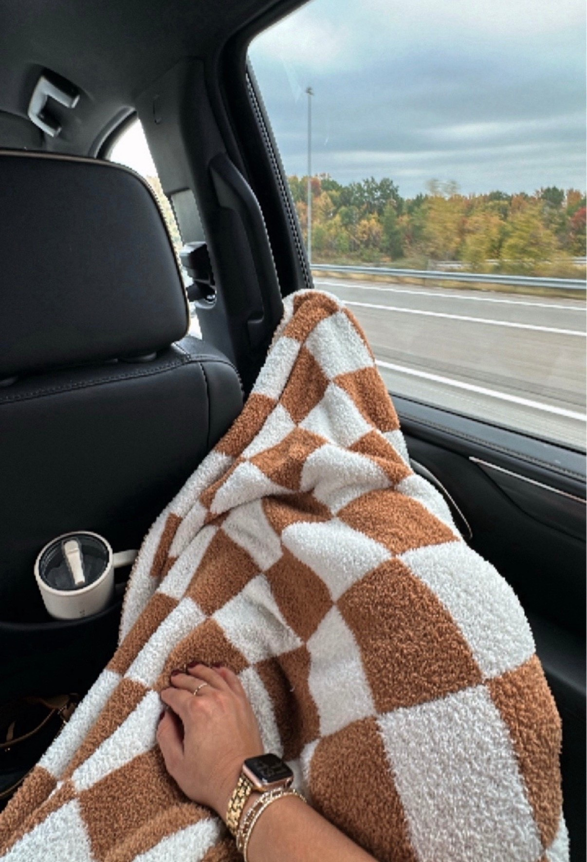 My favorite Amazon blanket! One of the softest blankets I own 

#LTKHome #LTKdayinmylife #LTKFindsUnder50