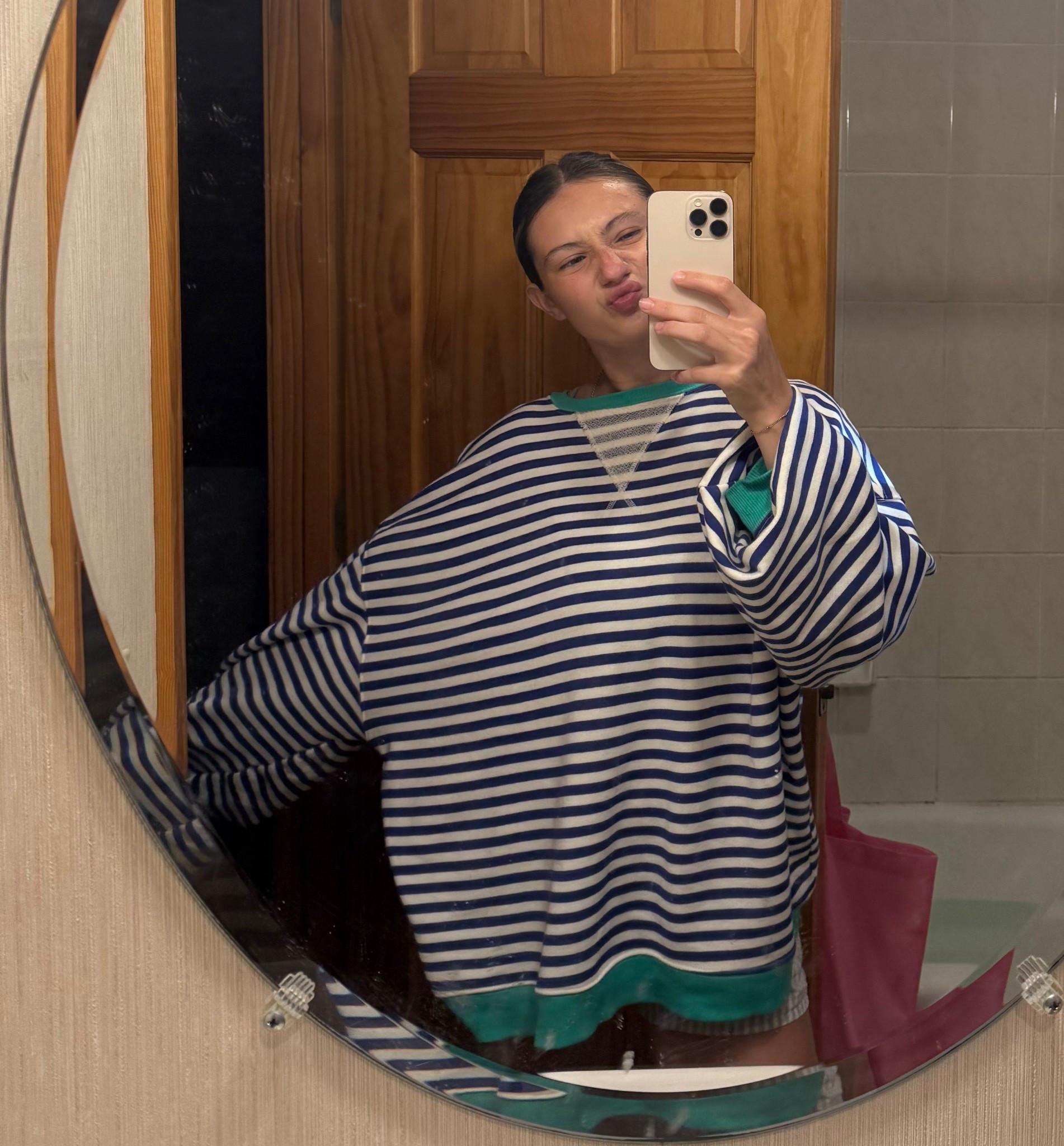 THROW ON OVER SIZED SWEATSHIRT 

#LTKActive #LTKBeauty #LTKStyleTip