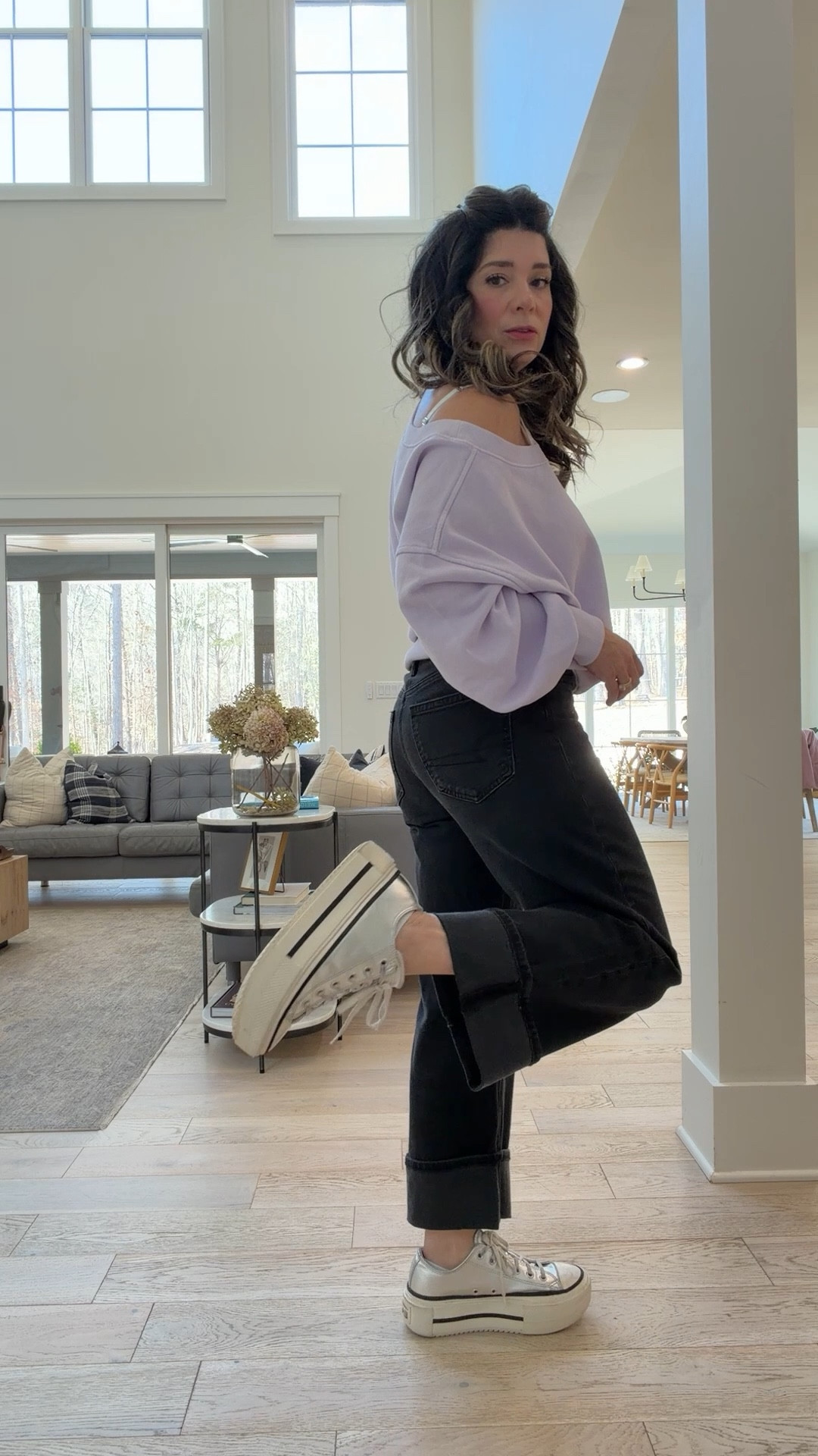 I’m loving theis jeans and off the shoulder sweatshirt from @Aerie. 

140 pounds
Size 4 XS PANTS
M TOP