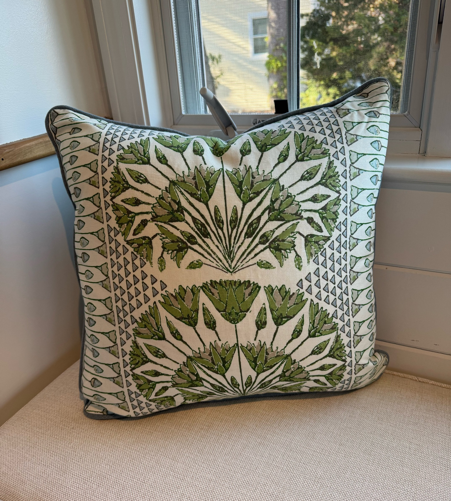 💚These pillows are custom creations & a few people have asked about them. I’m linking something comparable for you! 😉

#LTKhome