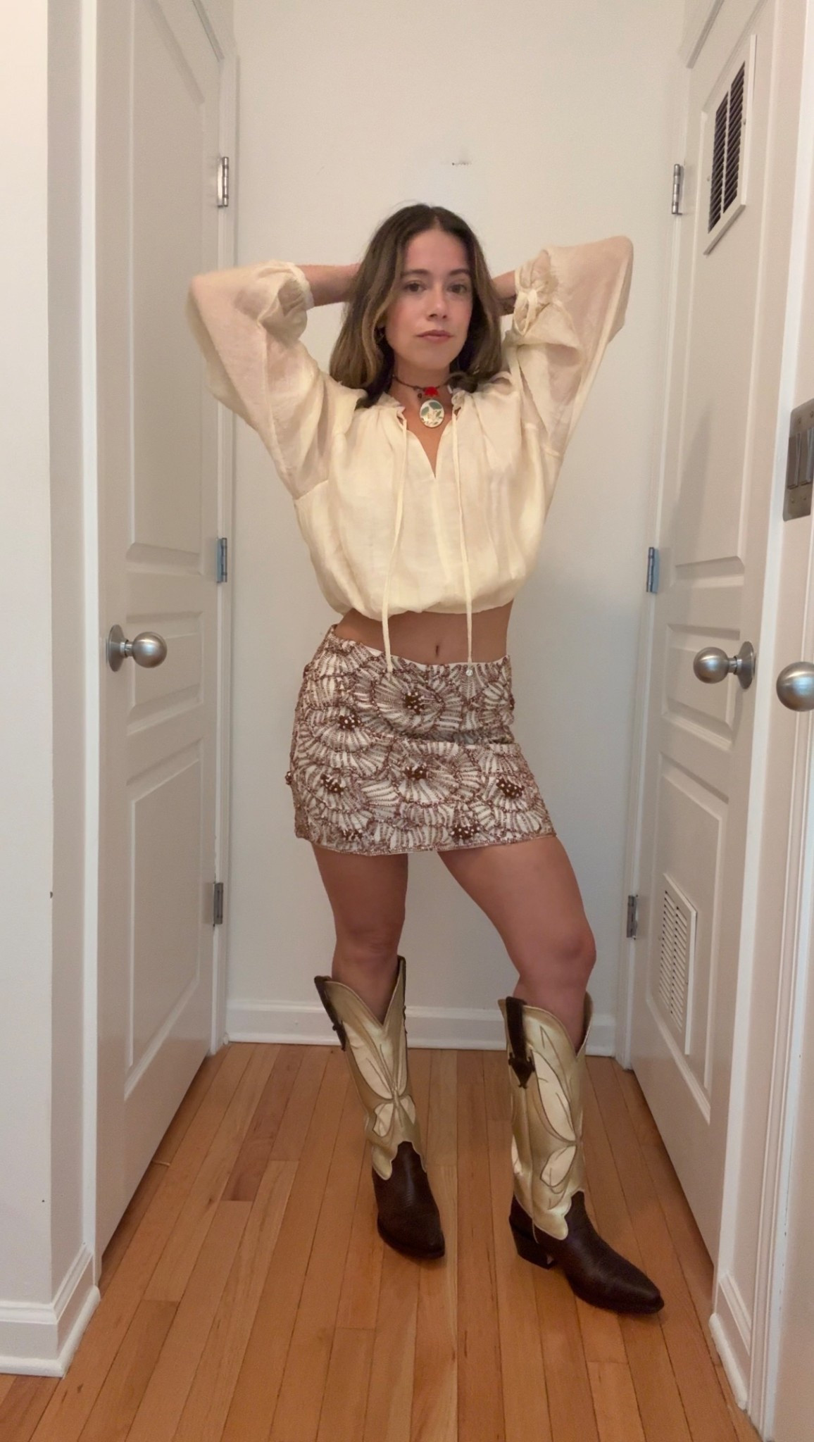 Sarah Wasilak’s outfit from Dinner for Shoes episode 83, The Most Iconic Movie Outfits Ever

Outfit: Zara
Necklace: Zara
Boots: Golden West

#LTKShoeCrush #LTKPetite #LTKHalloween