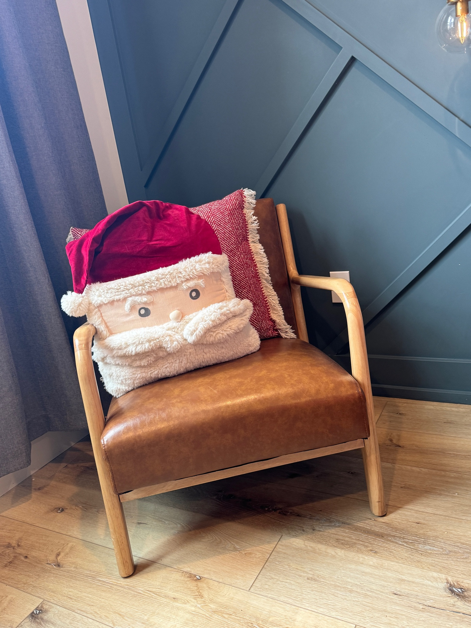 Isn’t this the cutest Santa pillow?! 😍

#LTKHoliday #LTKHome #LTKSeasonal