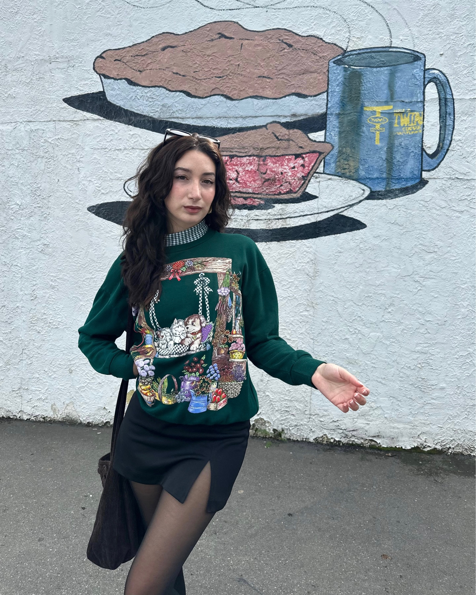 Wishing for colder weather. Og brands:

sweatshirt - basic editions
skirt - dm bm jeans
bag - minga london
tights - sheertex