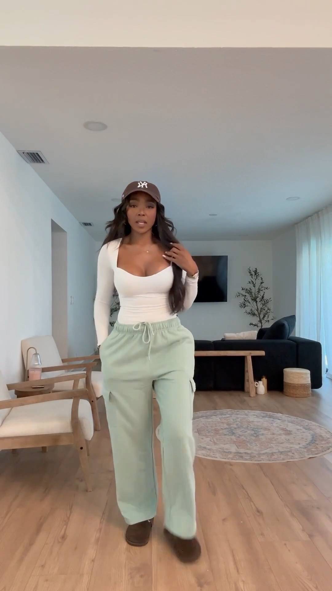 Easy off-duty, done right 🤍

This look is the definition of comfy but intentional. A fitted white long sleeve paired with relaxed cargo pants gives that effortless, model-off-duty feel while still looking pulled together. Neutral tones keep it clean and wearable, and the relaxed fit makes it perfect for everyday wear without sacrificing style.

Perfect for:
• Running errands
• Casual coffee dates
• Travel days
• Laid-back weekends

📏 Sizing:
Top: Small  
Cargo pants: Small  
Shoes: True to size  

Measurements:
5’4” · 140 lbs · 36D · 27” waist · 40” hips  

Relaxed cargo outfit, everyday casual style, neutral off-duty looks, comfortable chic outfits, easy street style inspiration.

Follow me on Instagram and YouTube @kirasfashionfinds