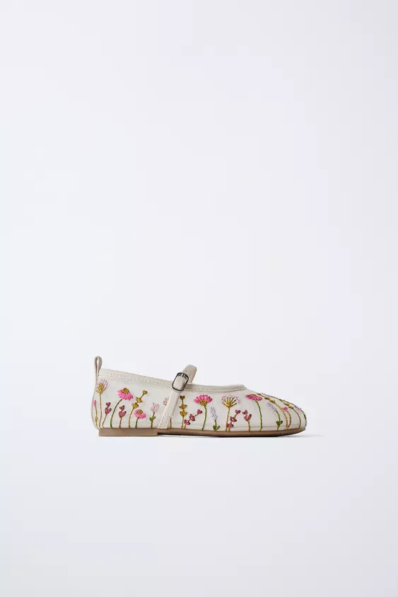 Ballet flats with embroidery details. Side buckle closure. Flexible insole. Rubber sole.STARFIT®... | Zara US