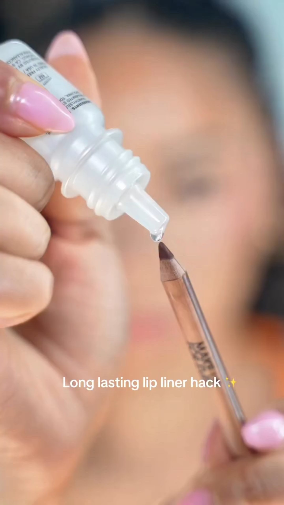 Long lasting lip liner hack using makeup sealer ✨ 
.
.
#makeuphacks #makeuphack