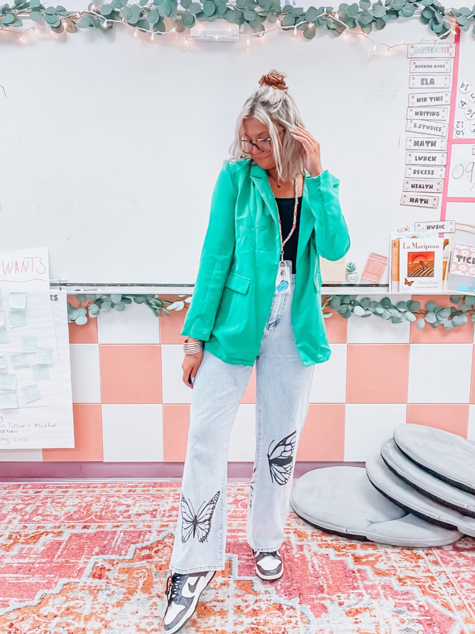 Blazer: XL for an oversized fit 
Jeans: size large 
Top: size medium 
Size reference size 28” in waist, 5’8” 

#LTKSeasonal #LTKworkwear #LTKstyletip