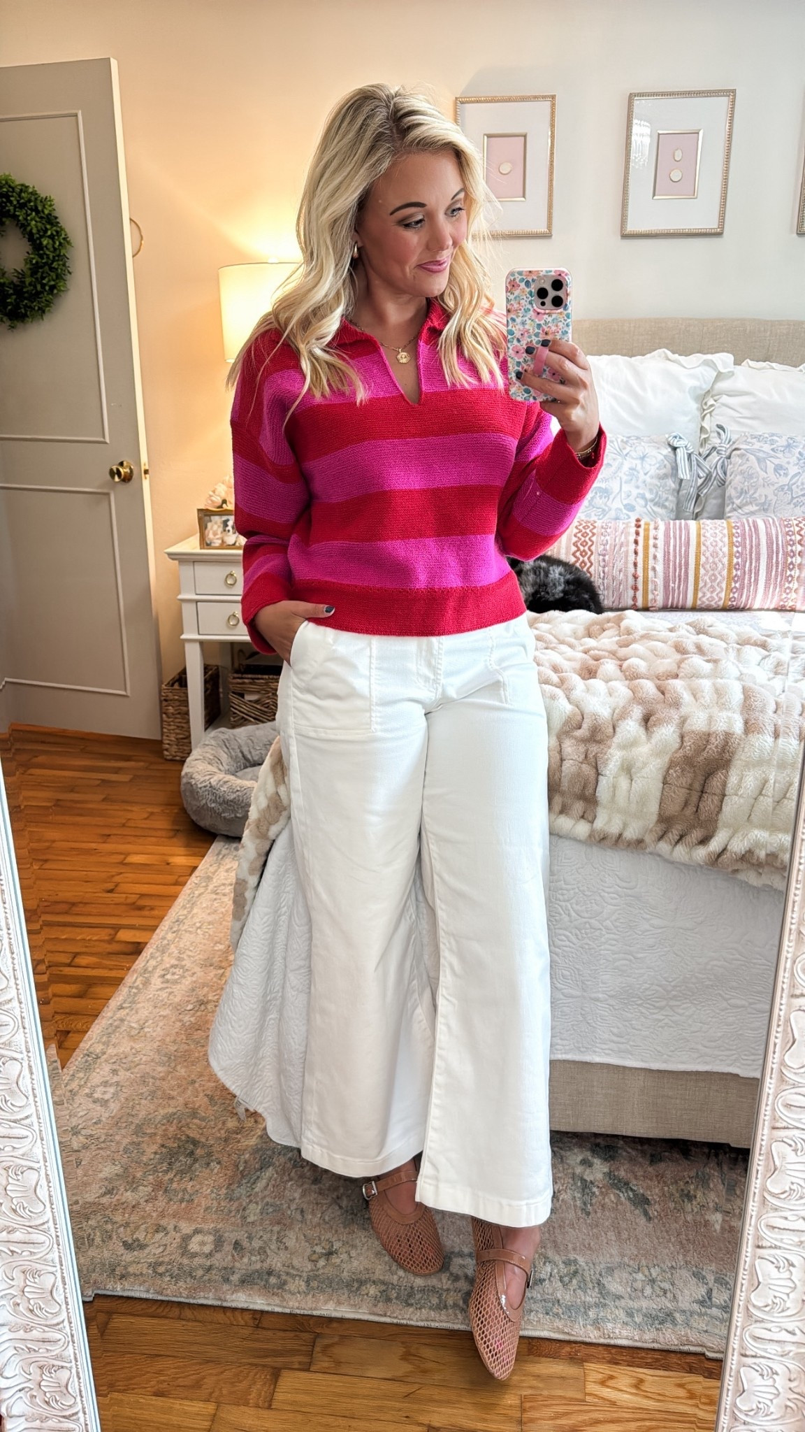 Sweater - small
Jeans - 4, stretch easily so size down if in between
Shoes - tts