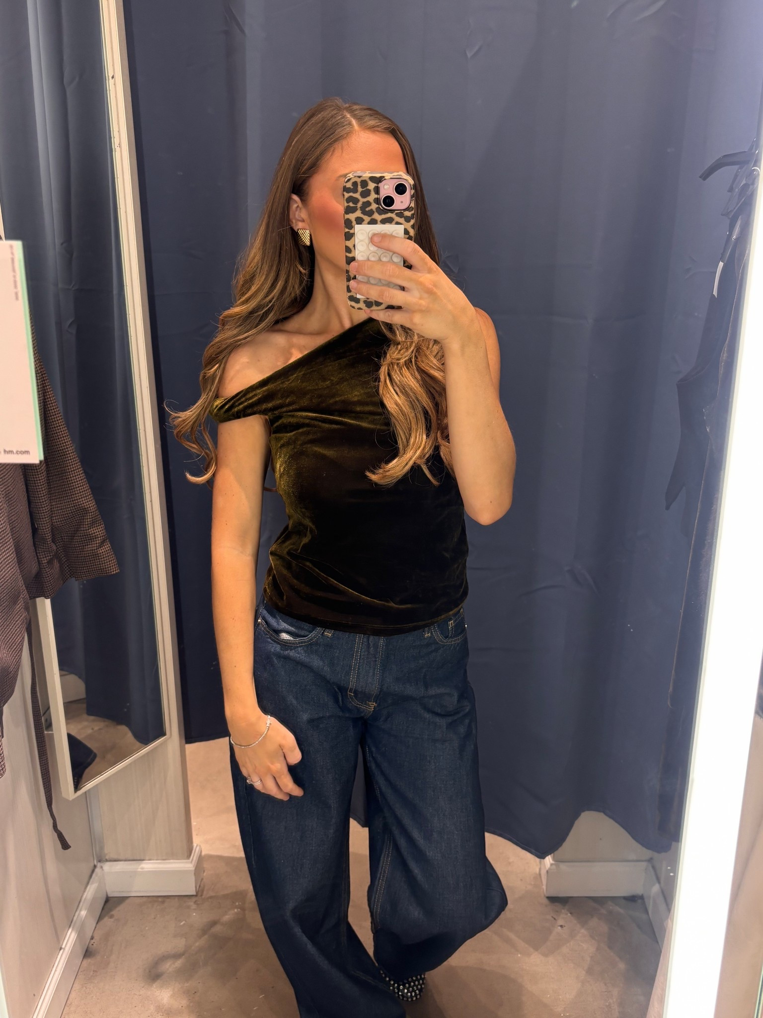 velvet top of my dreams!!! such a good staple for the holidays 

#LTKGiftGuide #LTKBeauty #LTKPetite