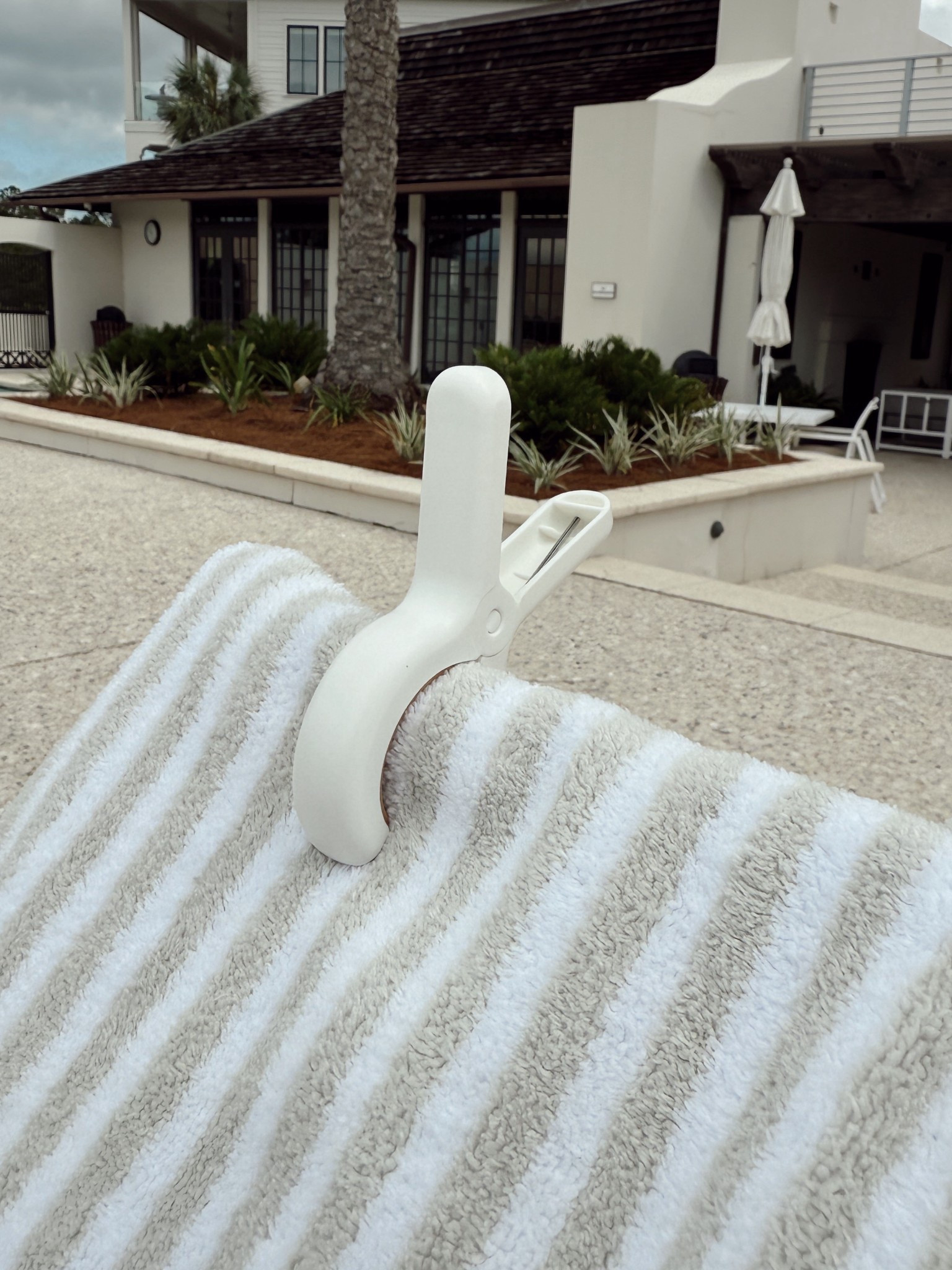 These beach towel clips from Amazon are a MUST HAVE 🙌🏼

#LTKFindsUnder50 #LTKSwim #LTKTravel