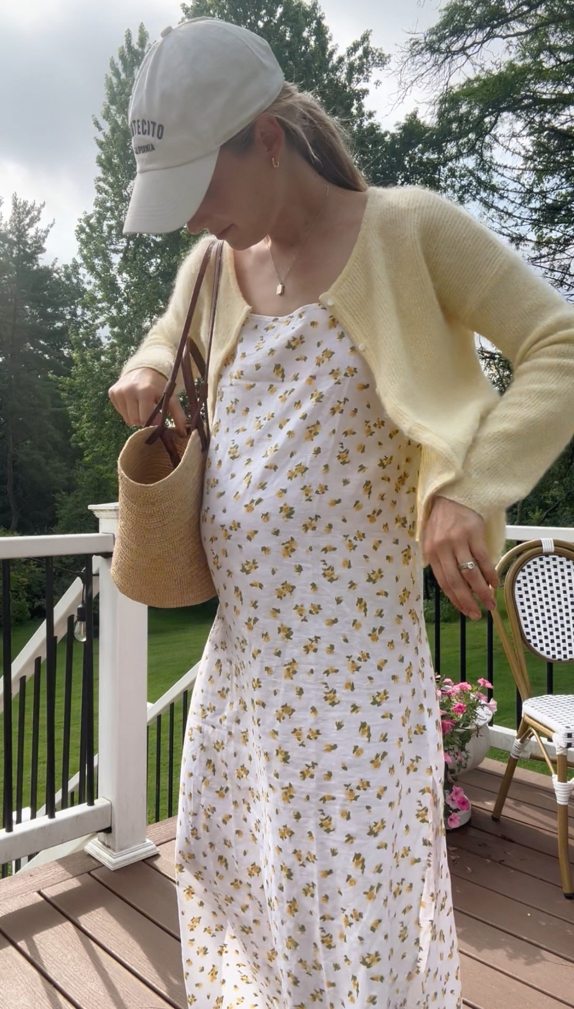 such a pretty linen dress and only $24!? I got my usual size small 

#LTKFindsUnder50 #LTKFindsUnder100 #LTKBump