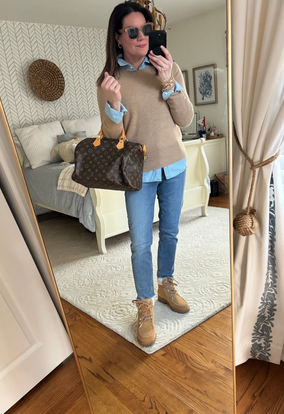 A cold weekend is upon us here in Chicago, and these boots are super cozy! Pair with jeans and a cozy sweater! 