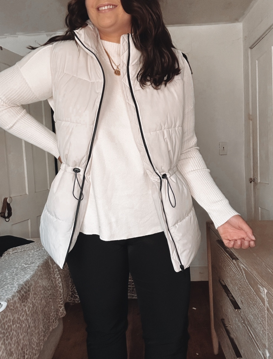 The best white puffer! 


#puffer #puffervest #whiteoutfit 

#LTKfindsunder100