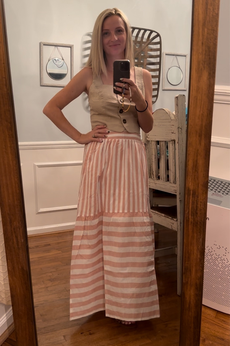 Size small
5’1 
105 lbs 