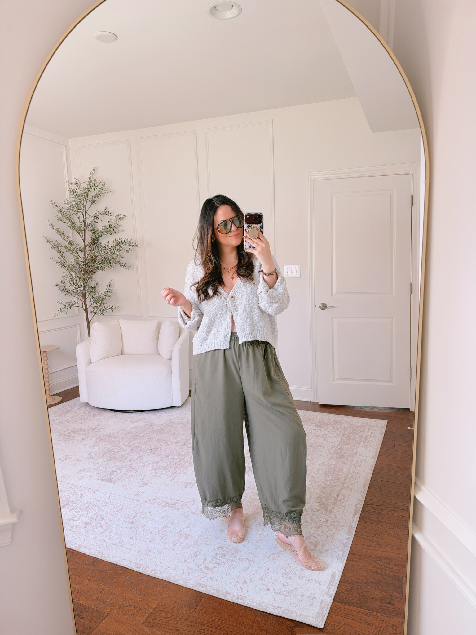 Wearing an XL in the cardigan and the pants 

 #LTKSeasonal #LTKMidsize