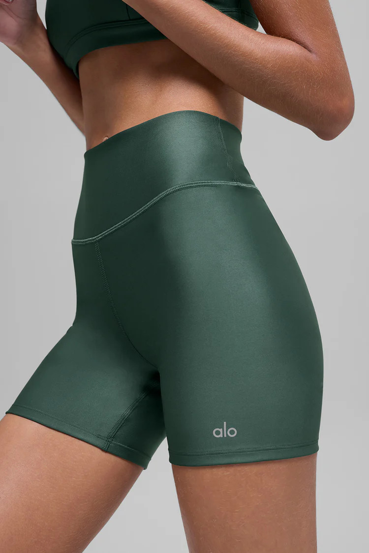 Model is 5'10.5” wearing XSModel is 5'10.5” wearing XSWearing Size Extra SmallModel is 5'10.5... | Alo Yoga (US)