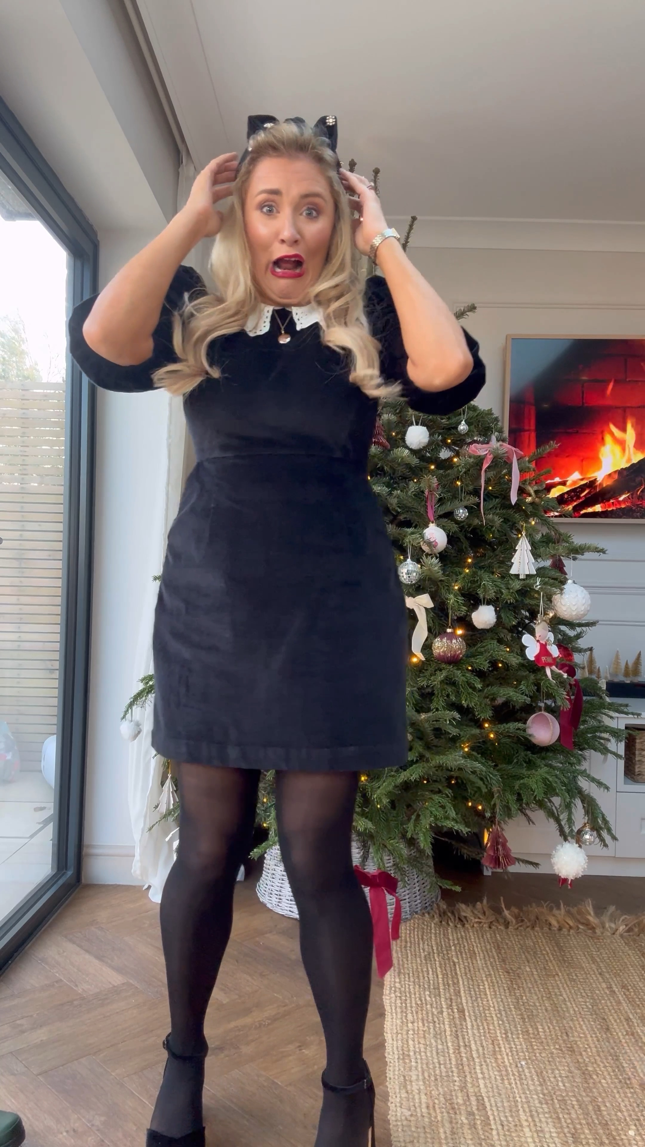 The perfect classy traditional look for the festive Christmas holiday season. 

Dress has a good level of stretch to it as well as being pretty generous in size so ideal for the festive season

Velvet mini dress with lace collar 

#LTKHoliday #LTKparties #LTKSeasonal