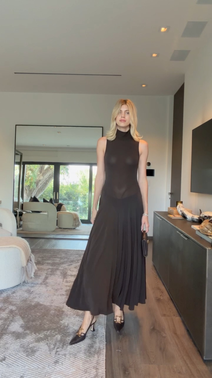 Obsessed with this chocolate brown jersey dress 🤎 It is so flattering and fits like a glove. 

#LTKgrwm #LTKootd #LTKHoliday