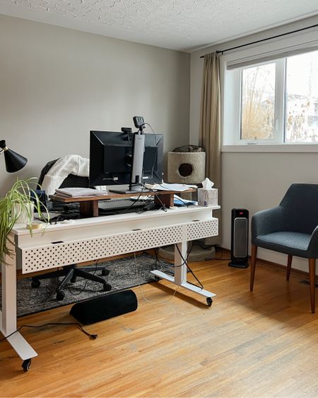 Home Office Essentials:
Sit/Stand Desk
Ergonomic Chair
Rug
Seat Cushion 
Foot Rest

#LTKhome