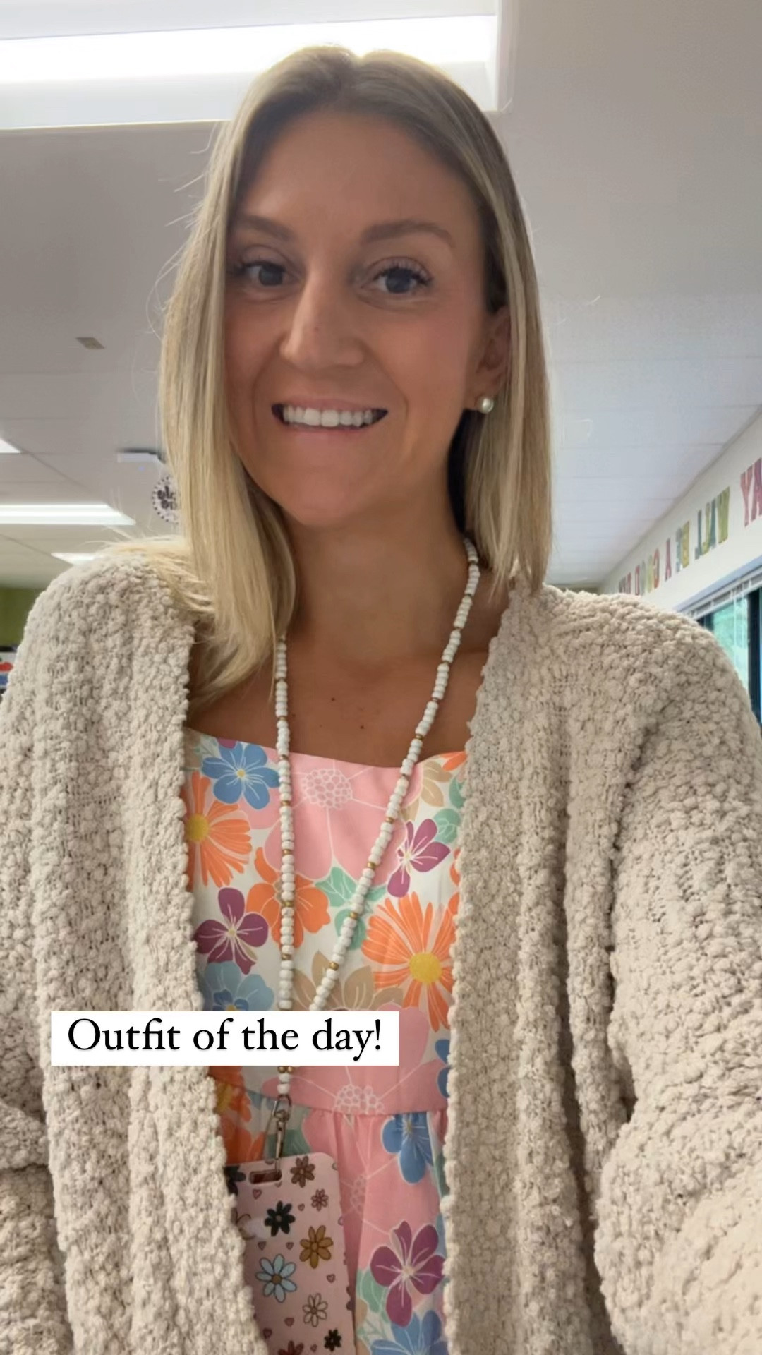 teacher outfit / flower dress / work dress

Popcorn cardigan is so comfy! The sleeves are a little short on me.