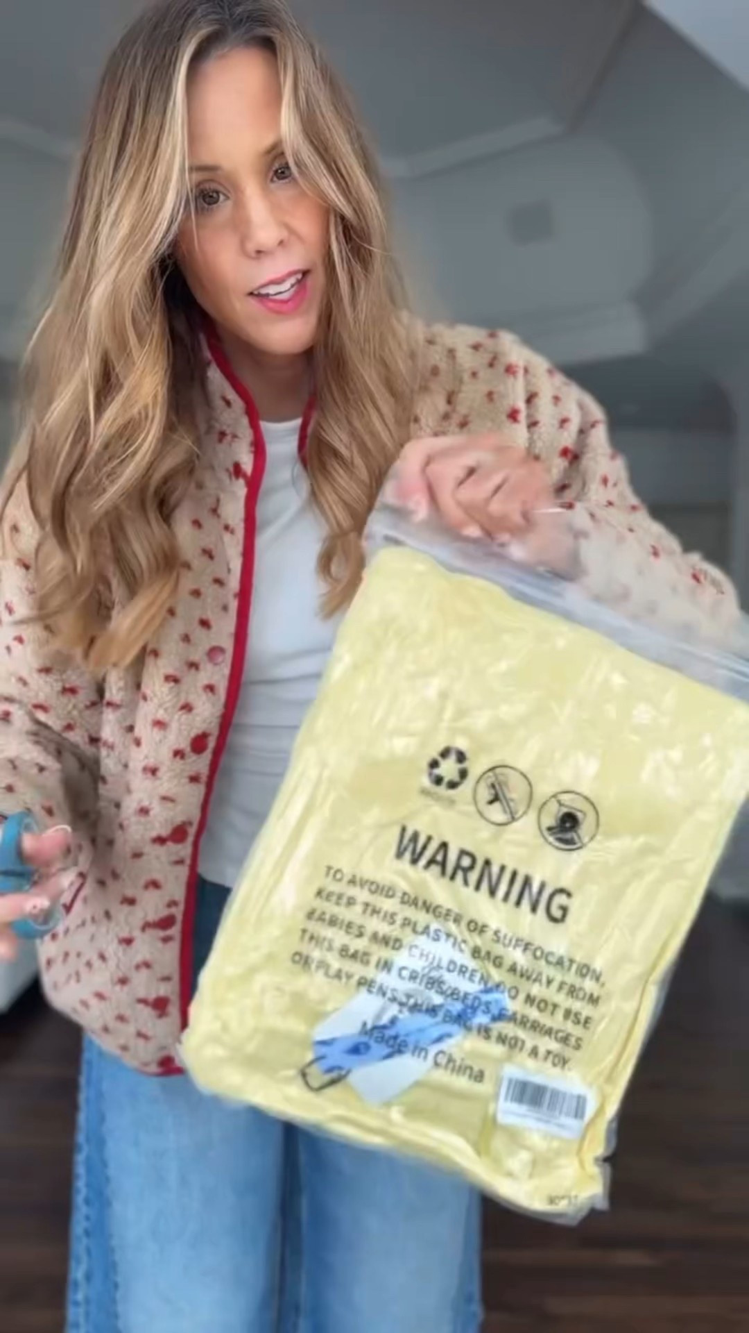 These sweats are so cute and there’s absolutely nothing wrong with them—I love the yellow! But with my wardrobe refresh, I’m really trying to consolidate and only keep pieces I truly reach for.
Wearing medium 💛