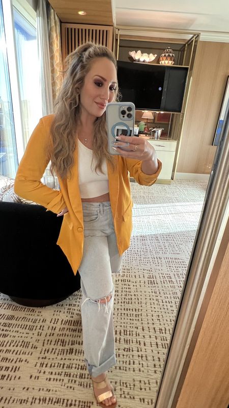 Vegas baby! Quick work trip but thought I’d take a mirror selfie and show you my OOTD. Thoughts?! ⭐️

#LTKstyletip #LTKHoliday #LTKworkwear